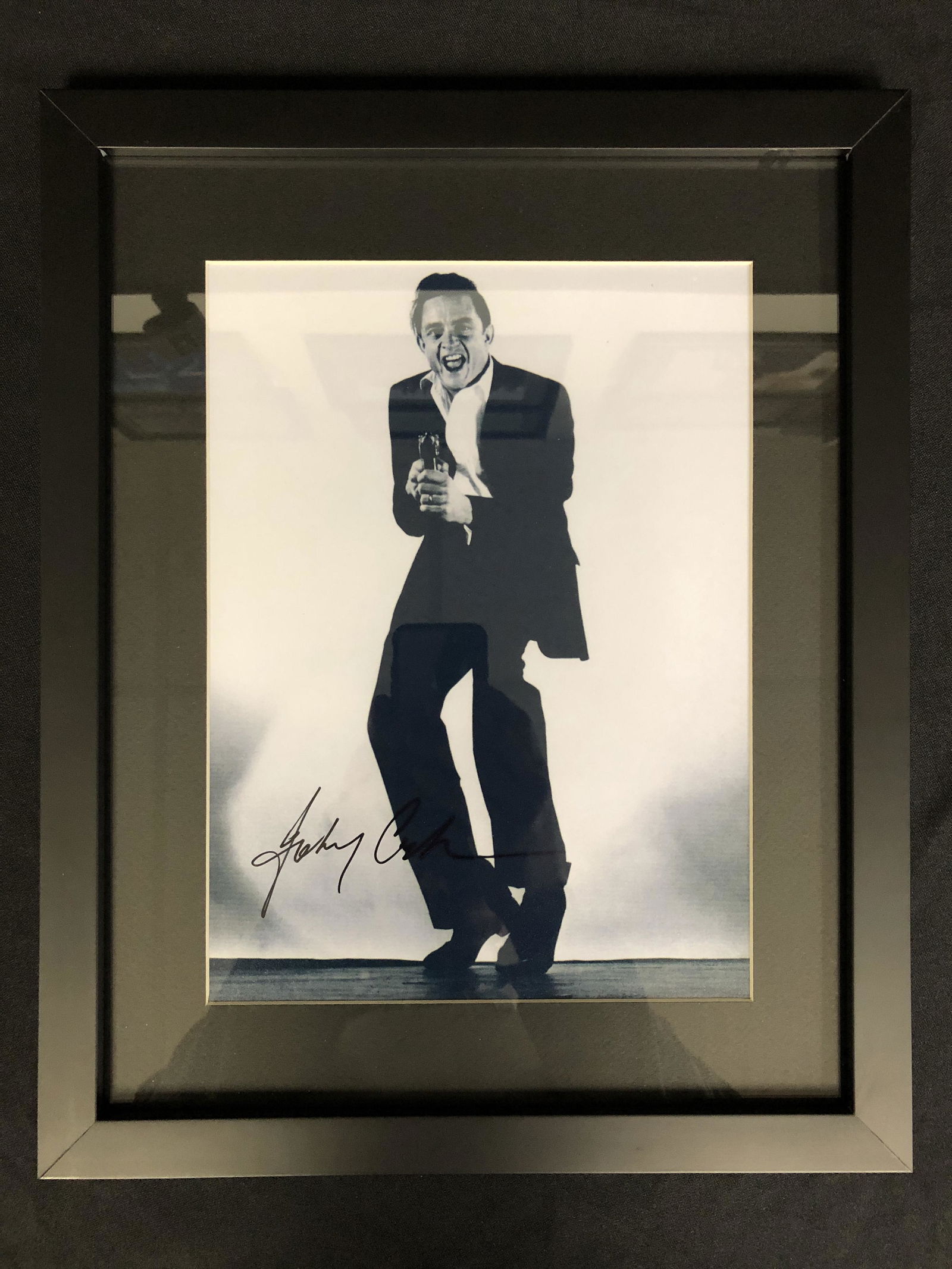 JOHNNY CASH SIGNED AND FRAMED 8 X 10 ( RA COA) (1 of 2)