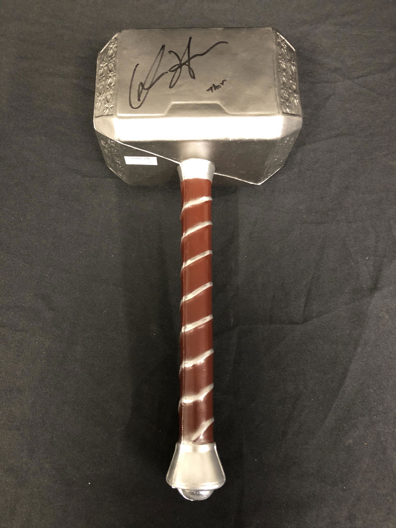 CHRIS HEMSWORTH AND CHRIS EVANS SIGNED THOR HAMMER (1 of 4)