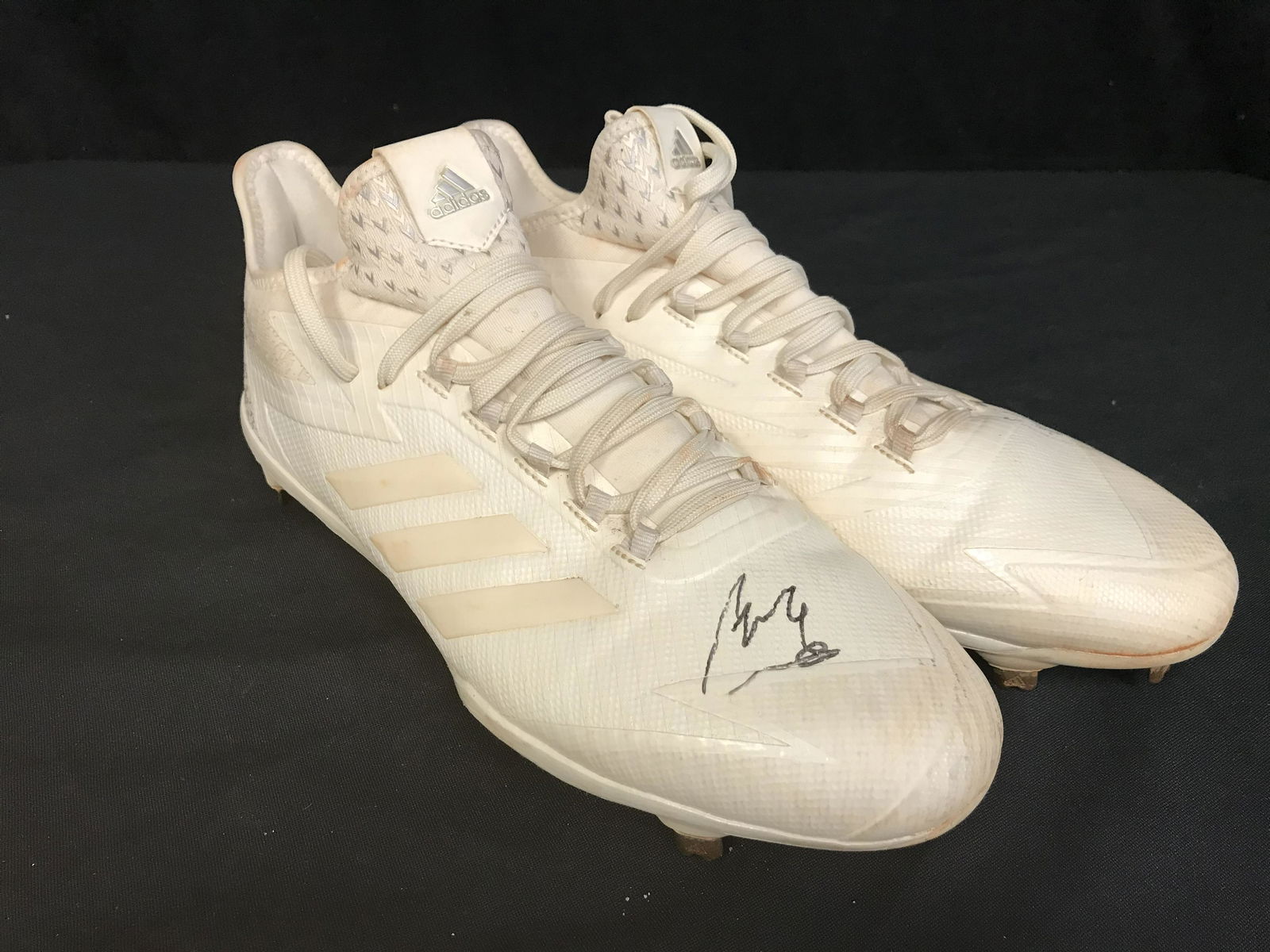 DANNY HERCHAVECHIA SIGNED GAMES USED BASEBALL CLEATS WI (1 of 5)