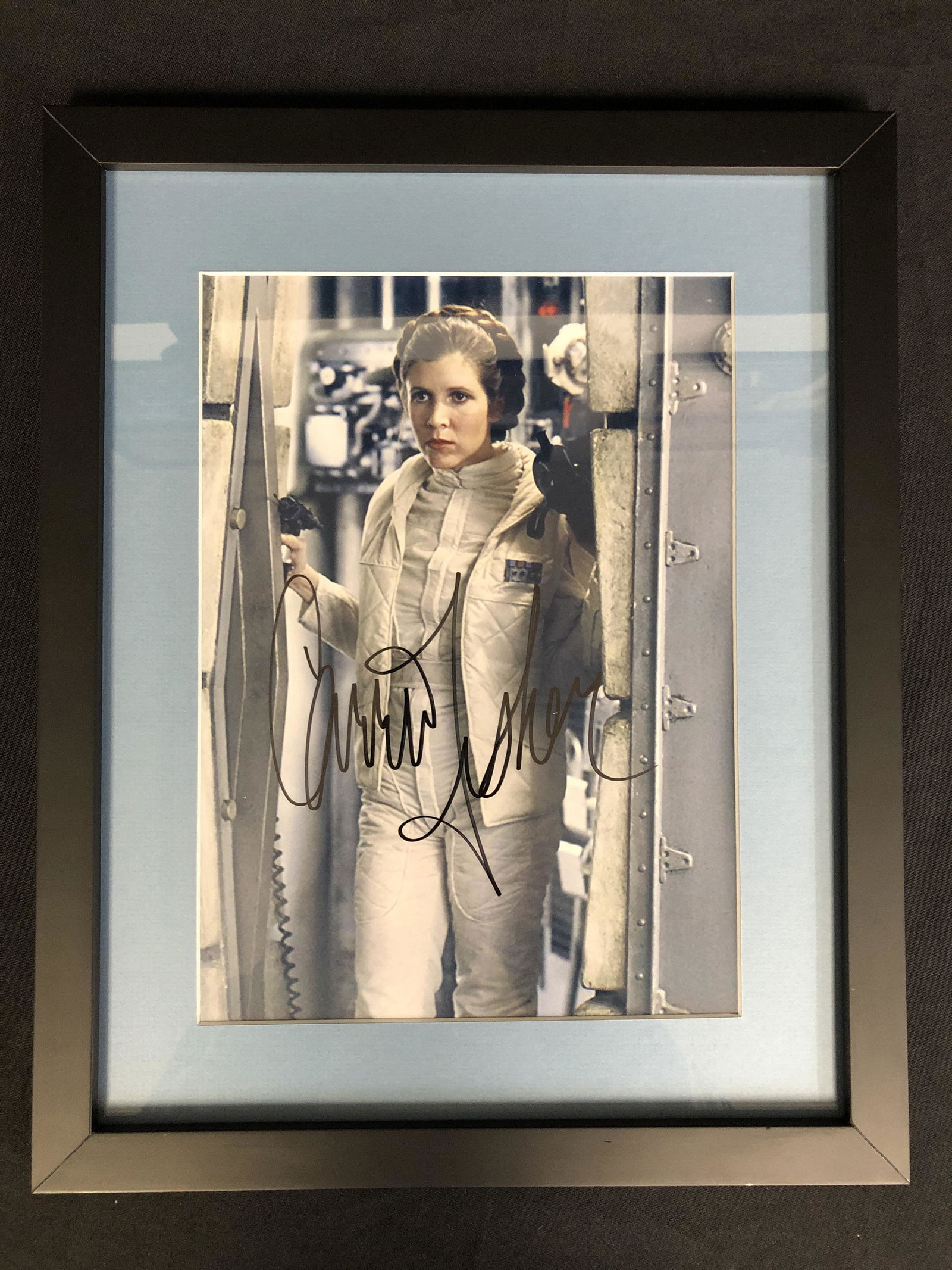 CARRIE FISHER SIGNED STAR WARS FRAMED 8 X 10 ( RA COA) (1 of 3)