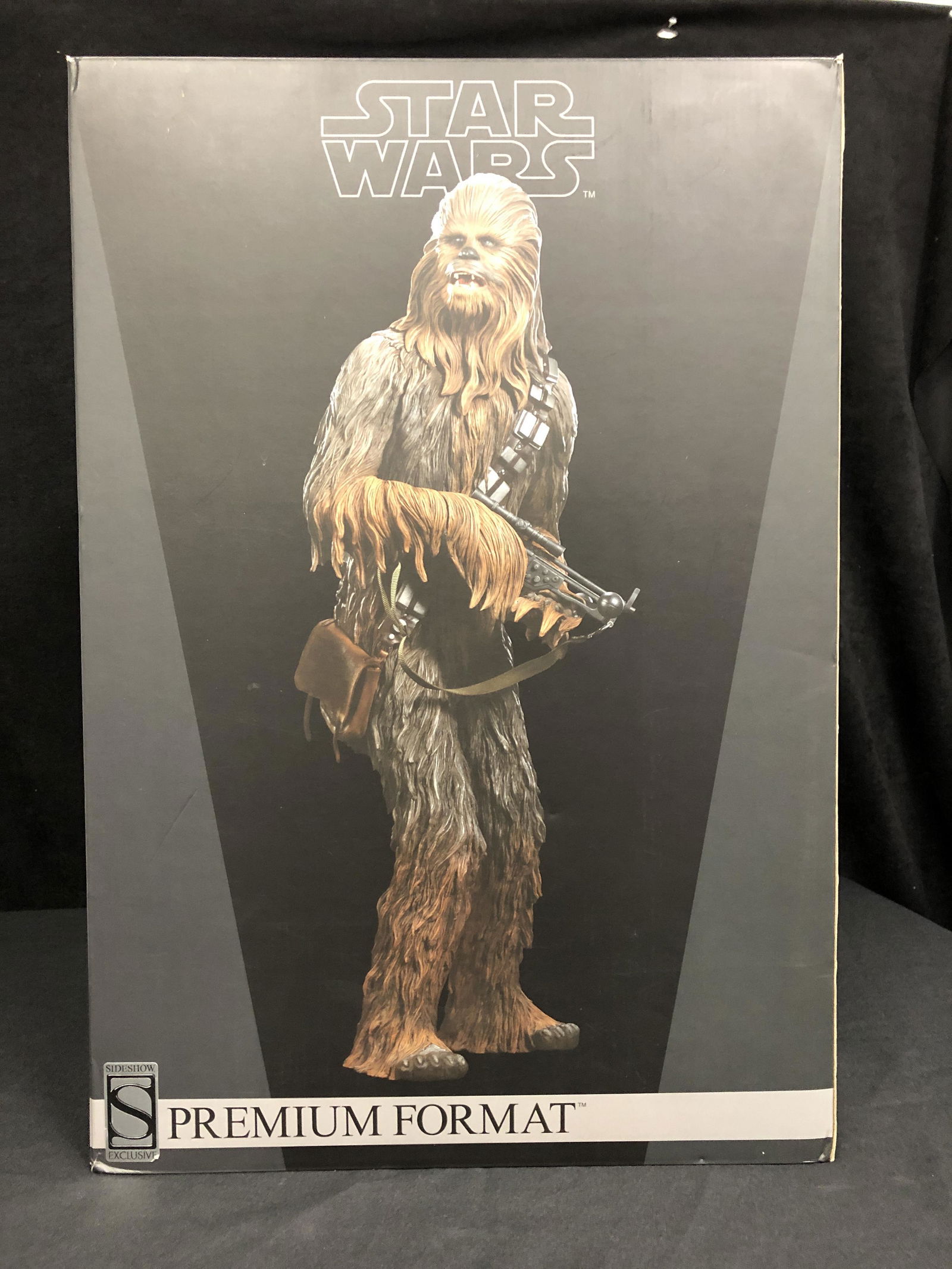 SIDESHOW COLLECTIBLES PREMIUM FORMAT 1:4 SCALE CHEWBA (1 of 2)
