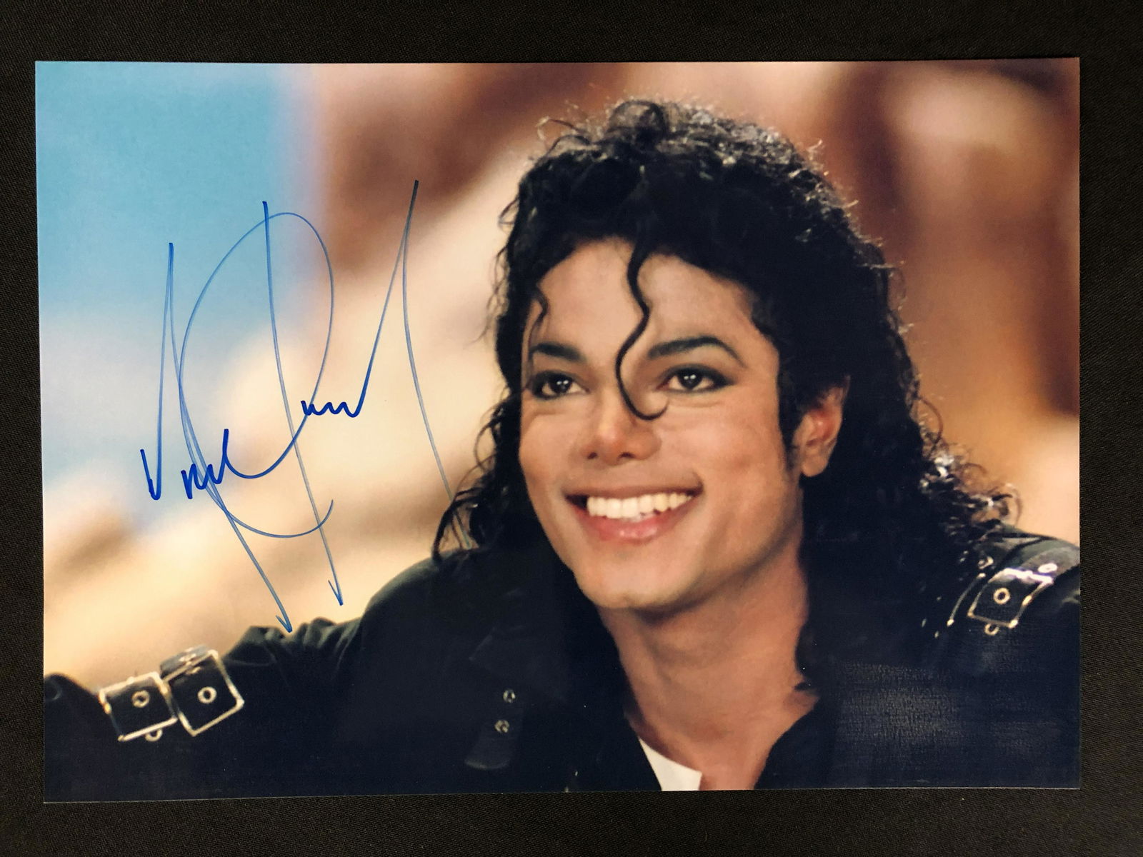 MICHEAL JACKSON SIGNED 8 X 10 ( RA COA) (1 of 3)