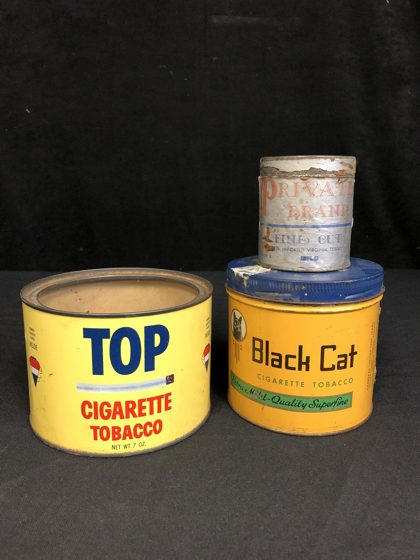 VINTAGE CIGARETTE CONTAINERS LOT: VINTAGE CIGARETTE CONTAINERS LOT