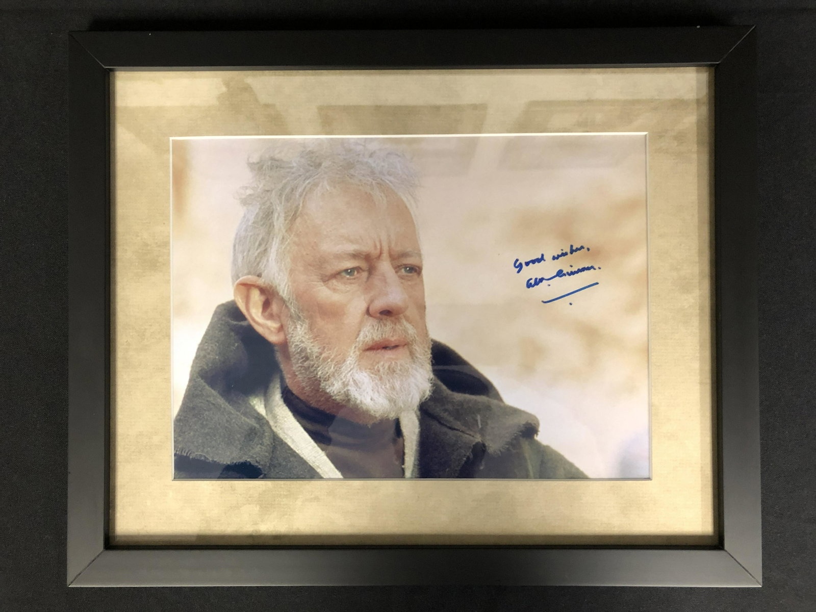 ALEC GUINESS SIGNED STAR WARS 8 X 10 ( RA COA): ALEC GUINESS SIGNED STAR WARS 8 X 10 ( RA COA)