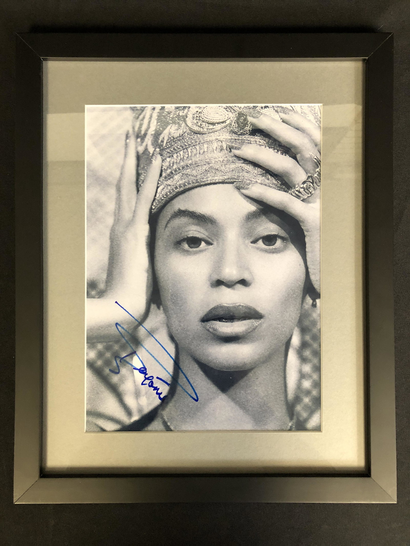 BEYONCE SIGNED AND FRAMED 8 X 10 ( RA COA): BEYONCE SIGNED AND FRAMED 8 X 10 ( RA COA)