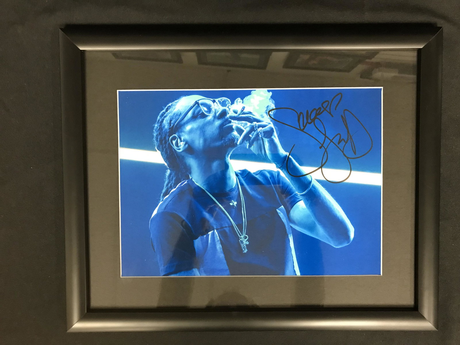 SNOOP DOGG SIGNED 8X10 FRAMED PHOTO (RA COA): SNOOP DOGG SIGNED 8X10 FRAMED PHOTO (RA COA)