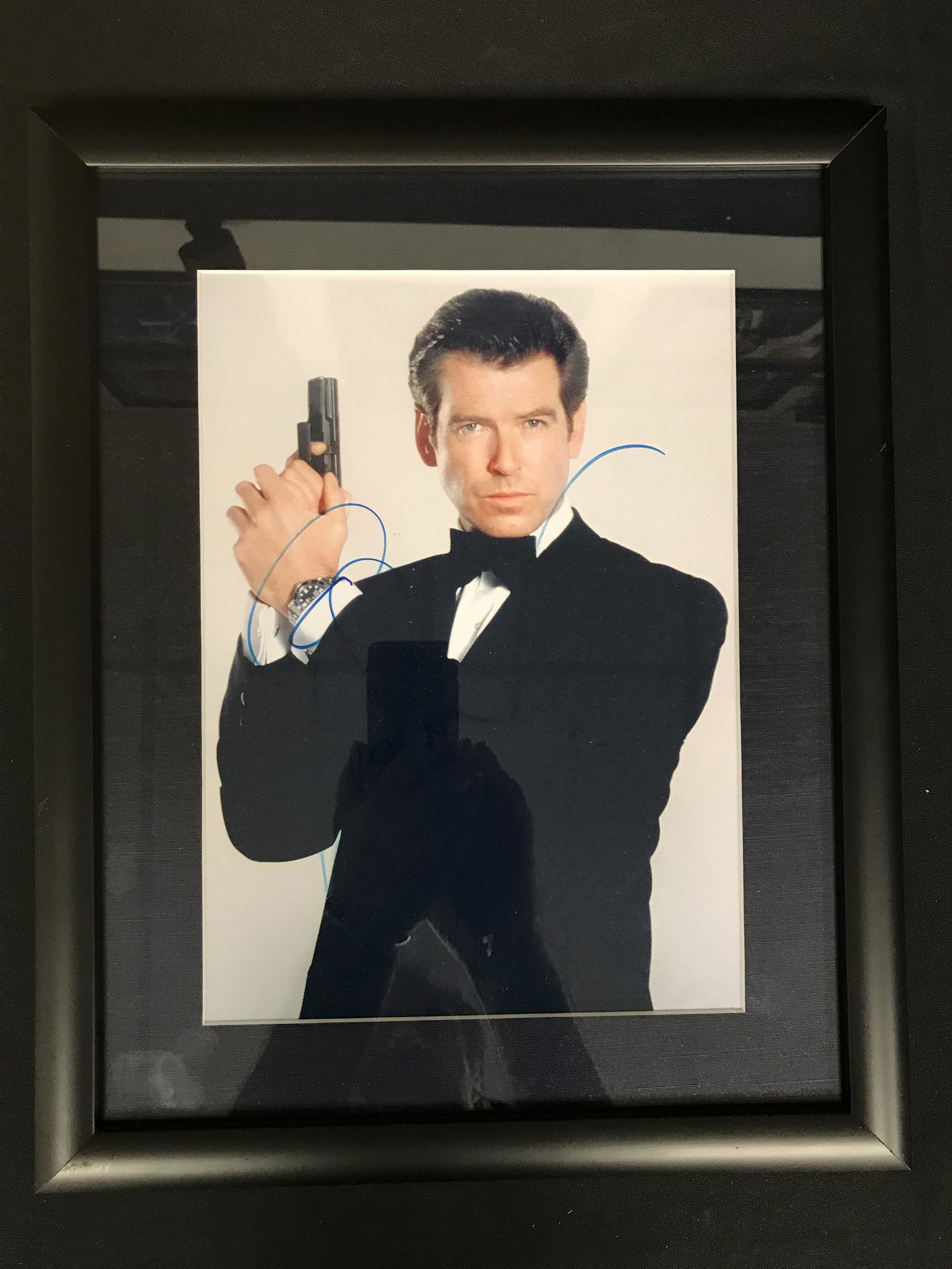 PIERCE BROSNAN SIGNED AND FRAMED JAMES BOND 8 X 10 ( RA: PIERCE BROSNAN SIGNED AND FRAMED JAMES BOND 8 X 10 ( RA COA)