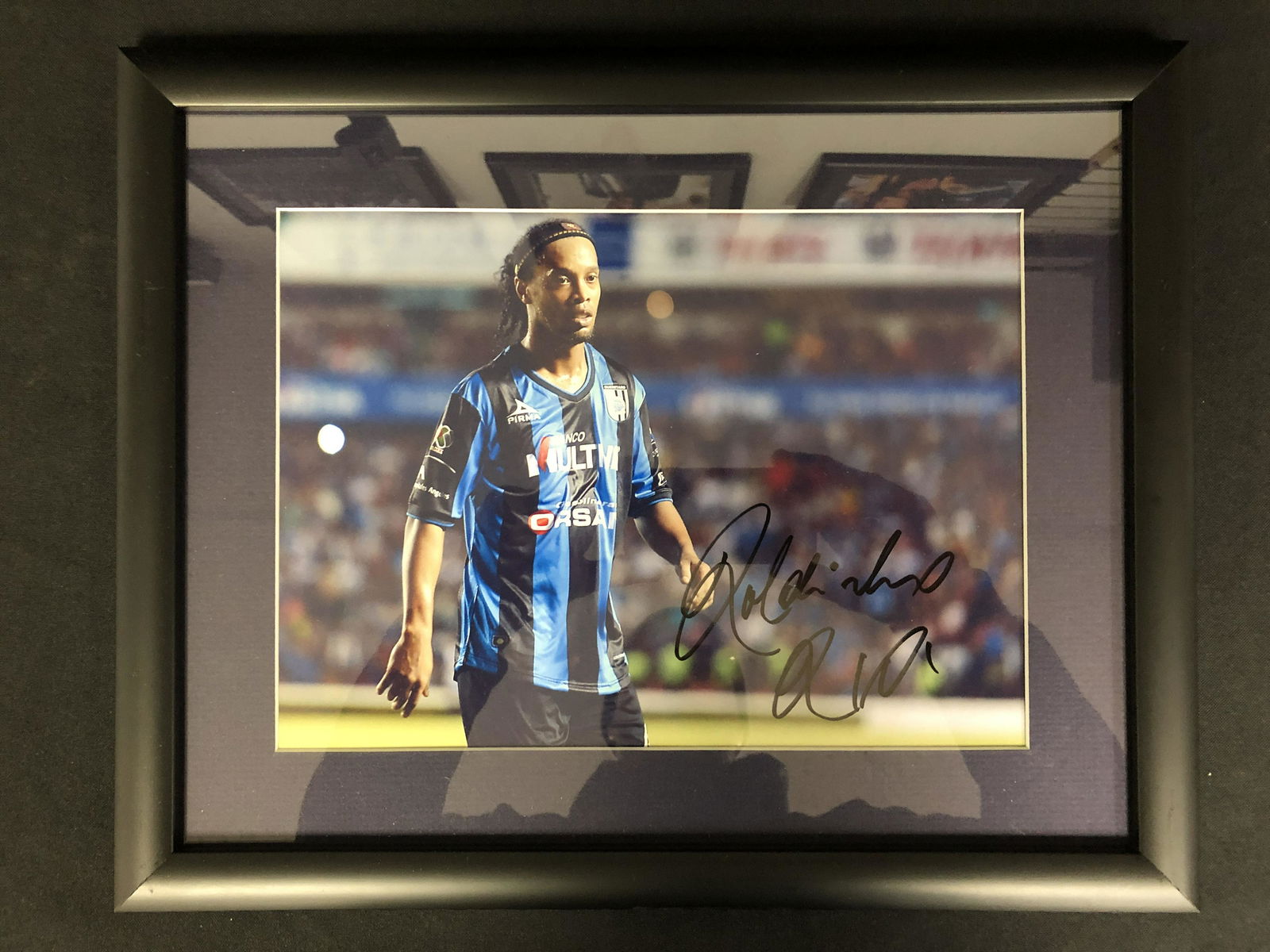 RONALDINHO SIGNED 8X10 FRAMED PHOTO (REAL AUTHENTIC (1 of 2)