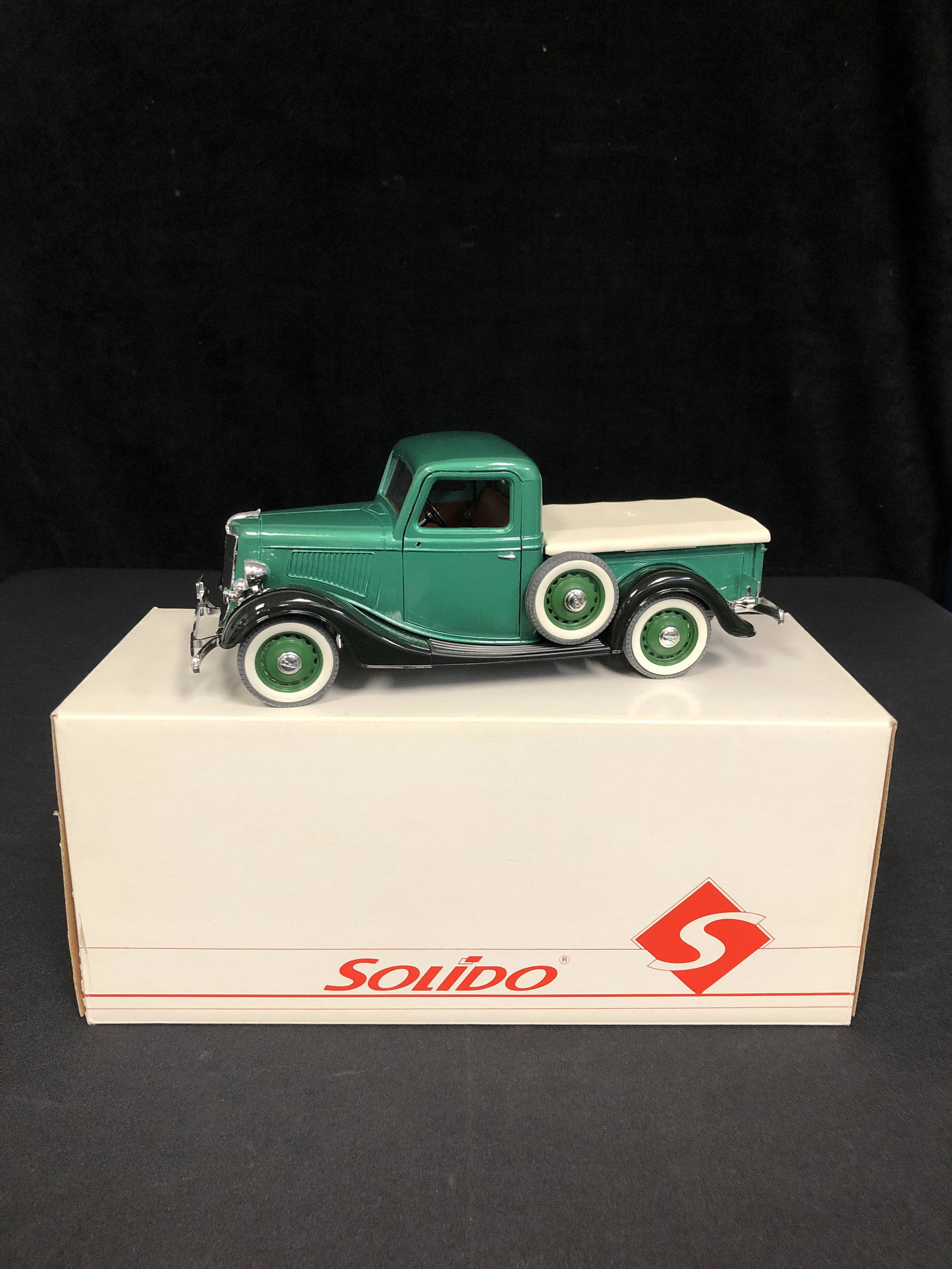 Vintage Solido Prestige Ford Pick Up V8 Die Cast Metal (1 of 3)