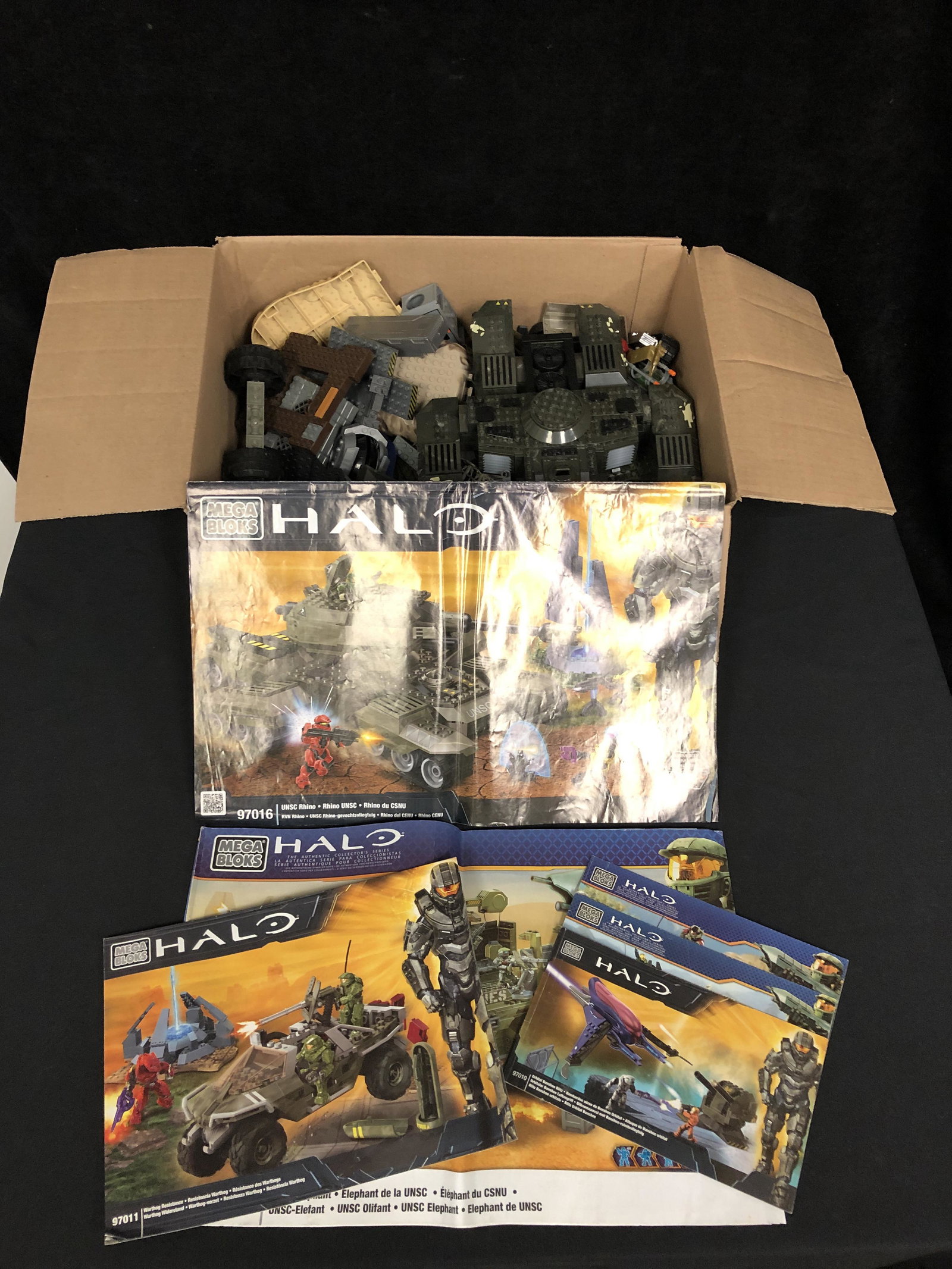 LARGE BOX OF LEGO: LARGE BOX OF LEGO