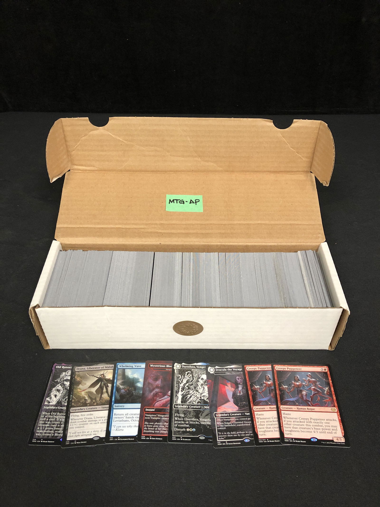 LARGE MAGIC THE GATHERING CARDS LOT (1 of 1)