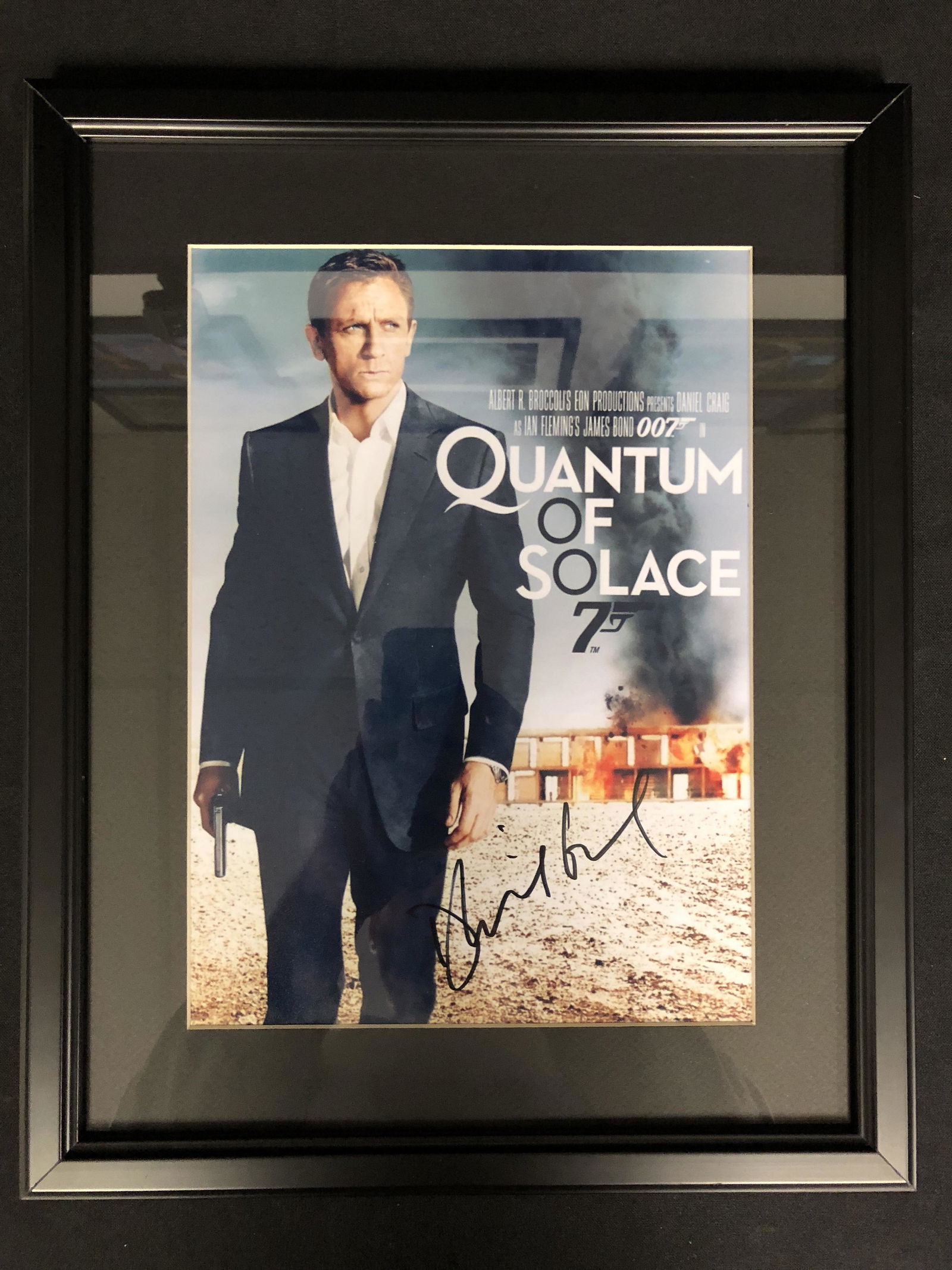 DANIEL CRAIG SIGNED AND FRAMED JAMES BOND 8 X 10 ( RA (1 of 2)