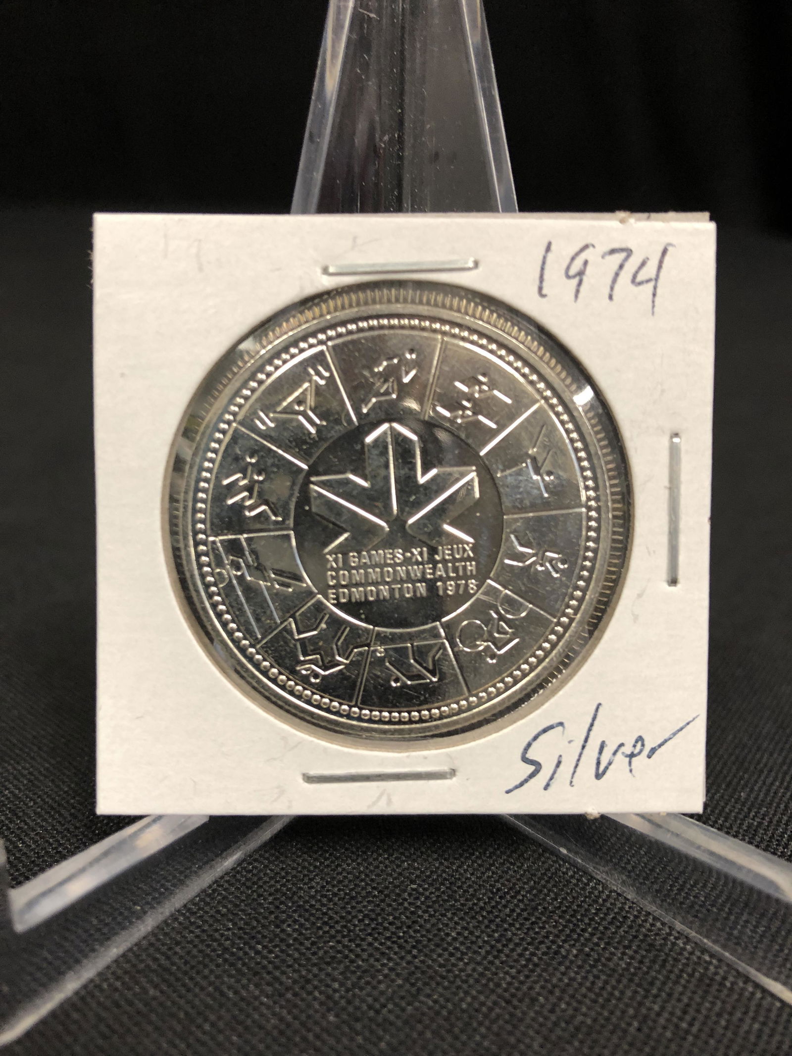 UNCIRCULATED 1978 CANADIAN SILVER DOLLAR {MADE OF (1 of 1)