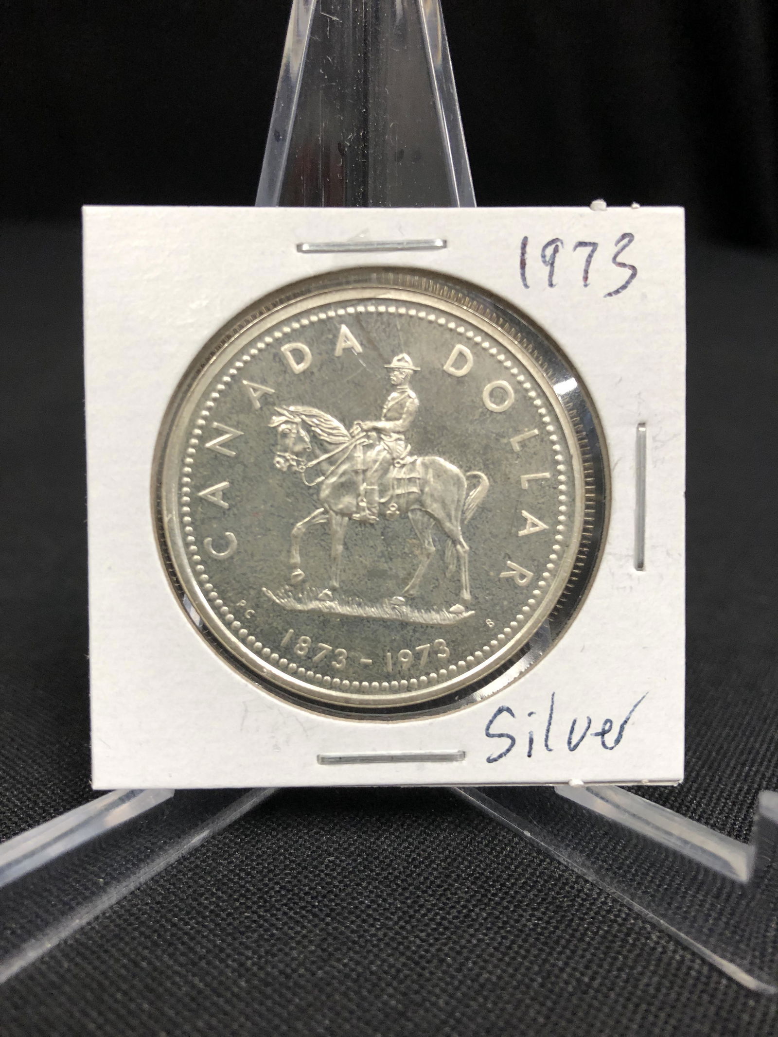 UNCIRCULATED 1973  CANADIAN SILVER DOLLAR {MADE OF (1 of 1)