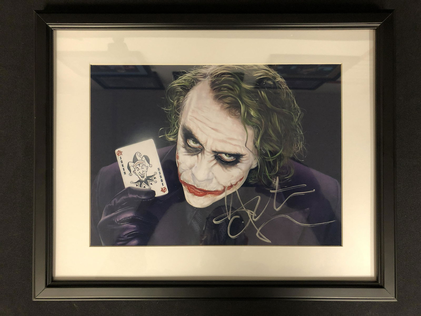 HEATH LEGER SIGNED AND FRAMED DARK KNIGHT 8 X 10 ( RA (1 of 2)