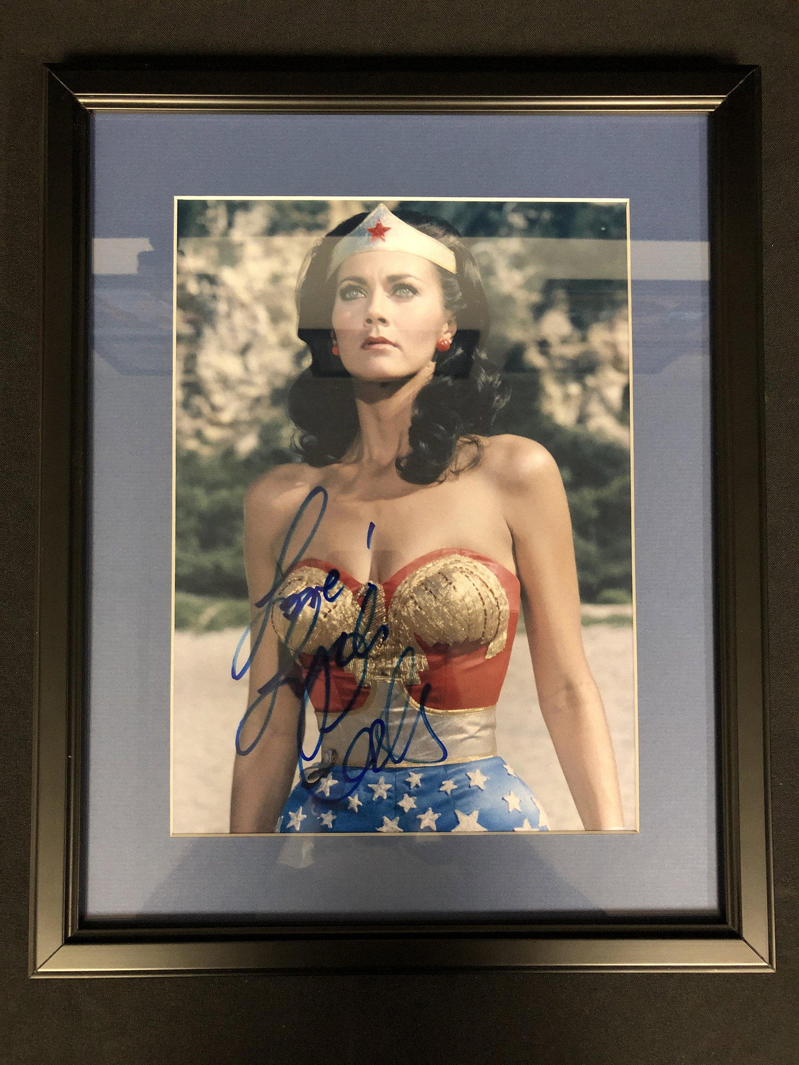 LINDA CARTER SIGNED WONDER WOMAN FRAMED 8 X10 ( RA COA): LINDA CARTER SIGNED WONDER WOMAN FRAMED 8 X10 ( RA COA)