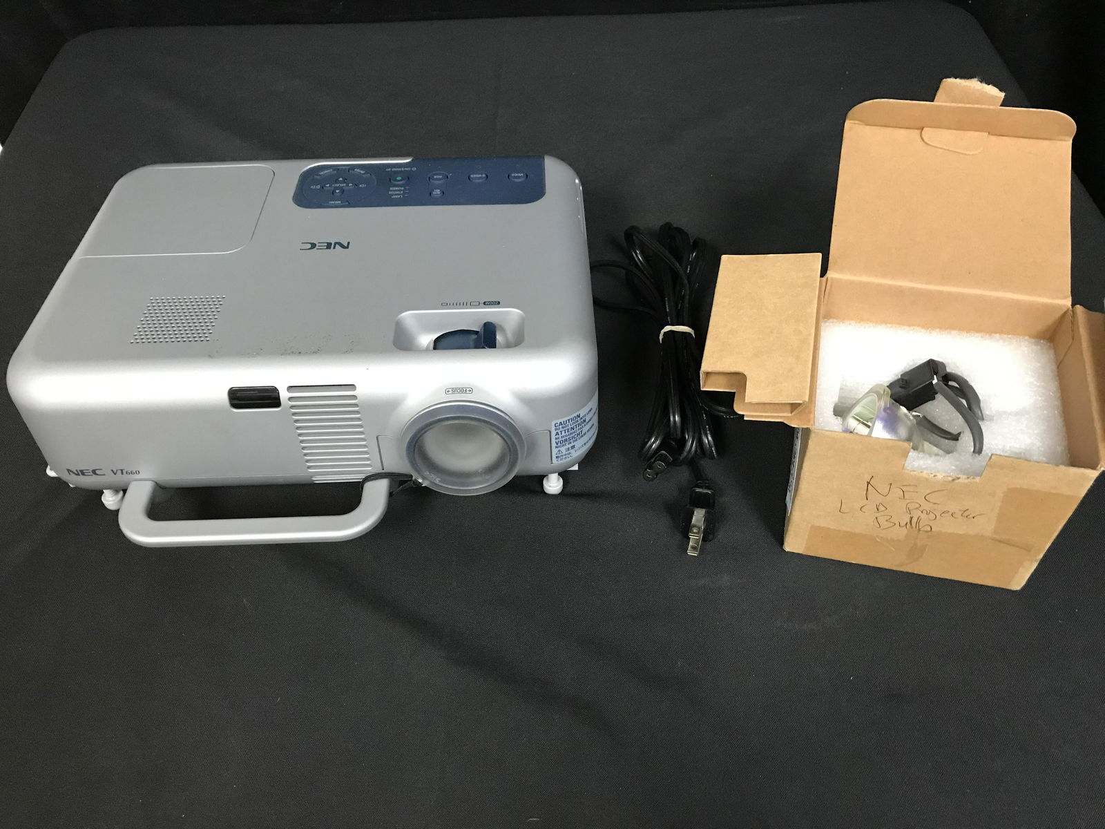 NEC VVT60 PROJECTOR WITH EXTRA BRAND NEW BULB (1 of 4)
