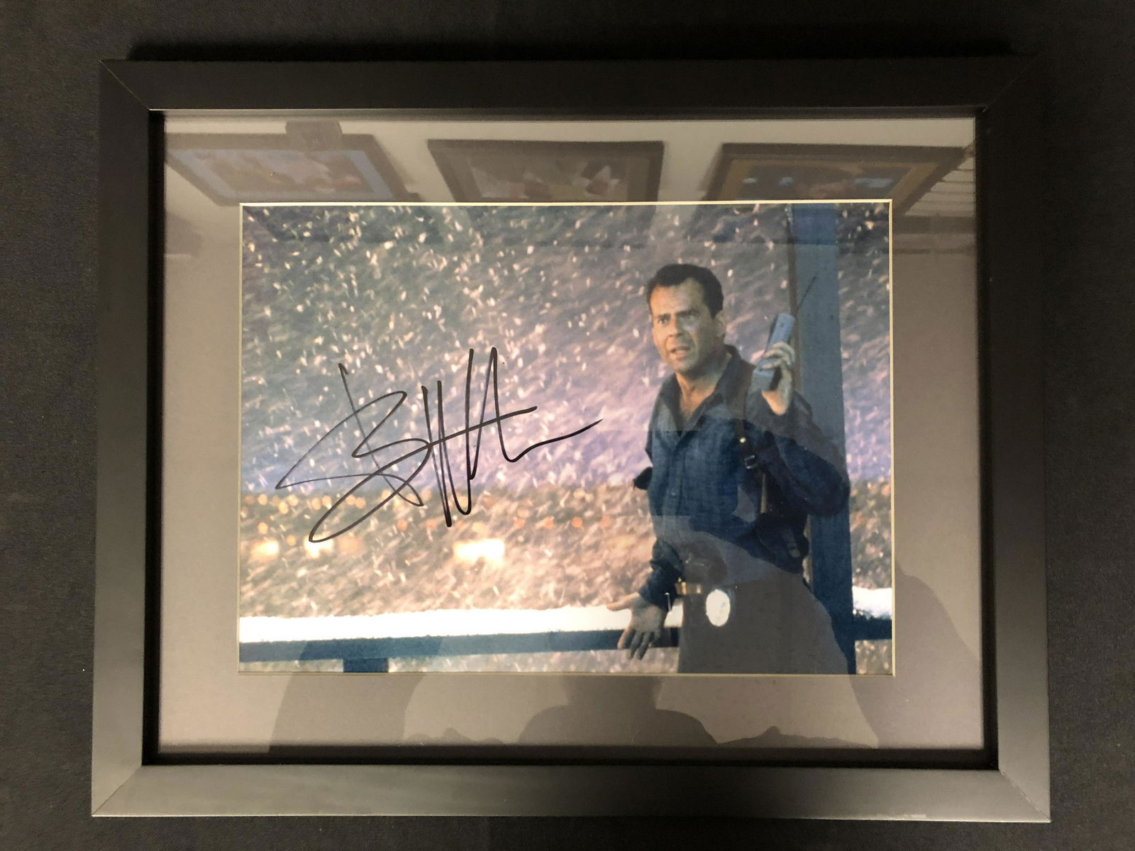 BRUCE WILLIS SIGNED DIE HARD FRAMED 8 X 10 (RA COA) (1 of 2)