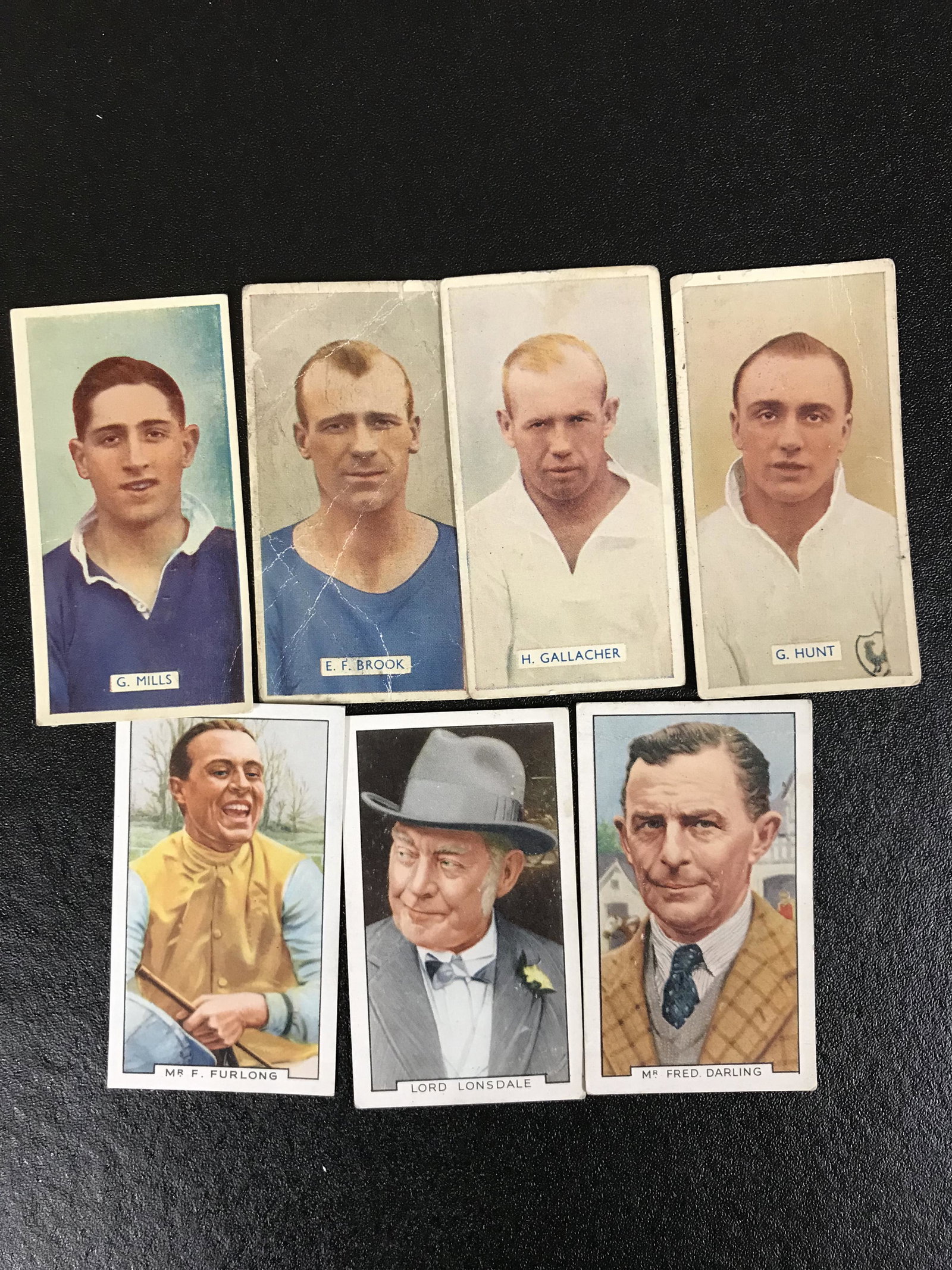 VINTAGE CIGARETTE CARDS LOT (1 of 2)