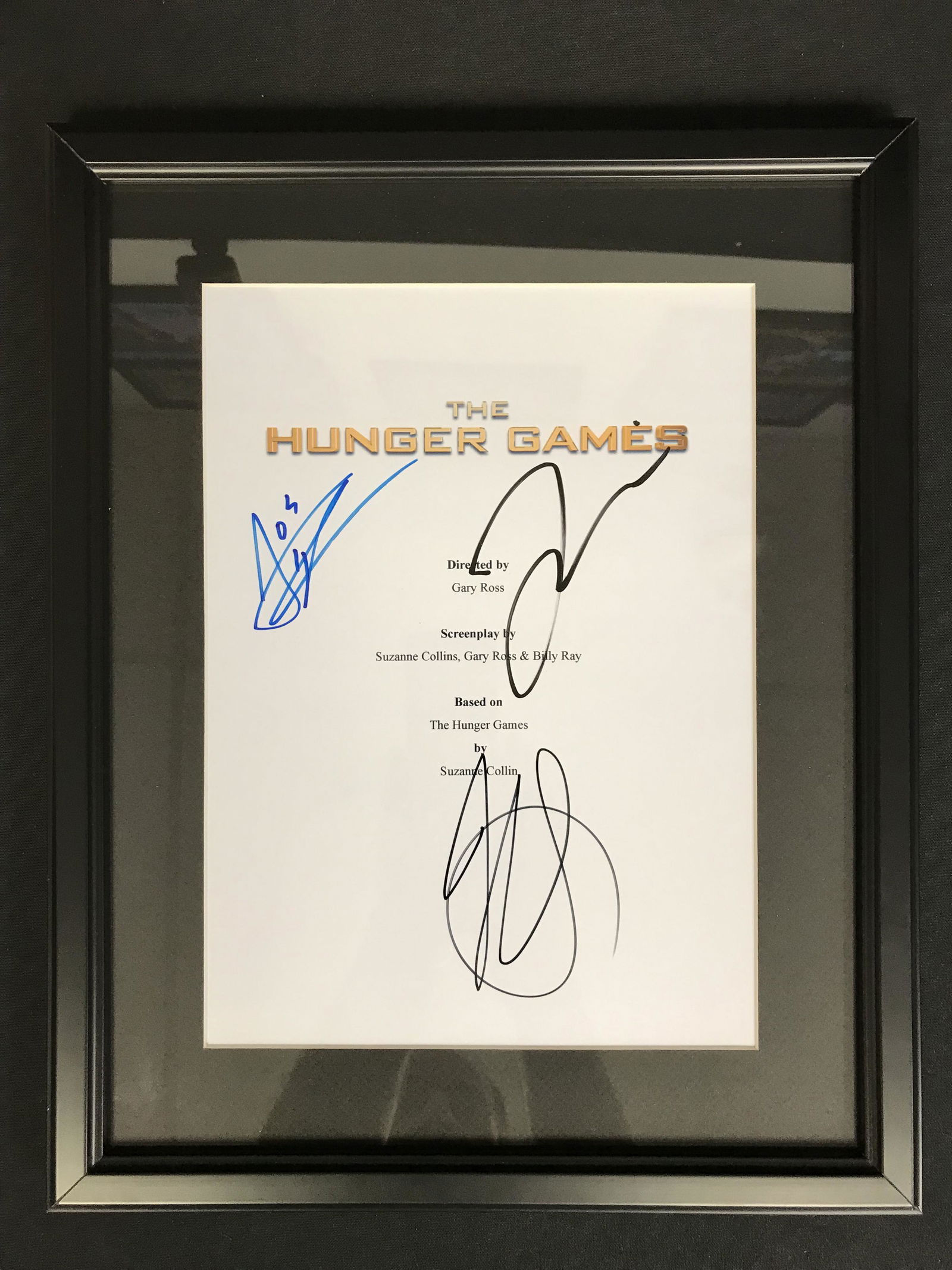 THE HUNGER GAMES CAST SIGNED SCRIPT COVER (RA COA) (1 of 2)