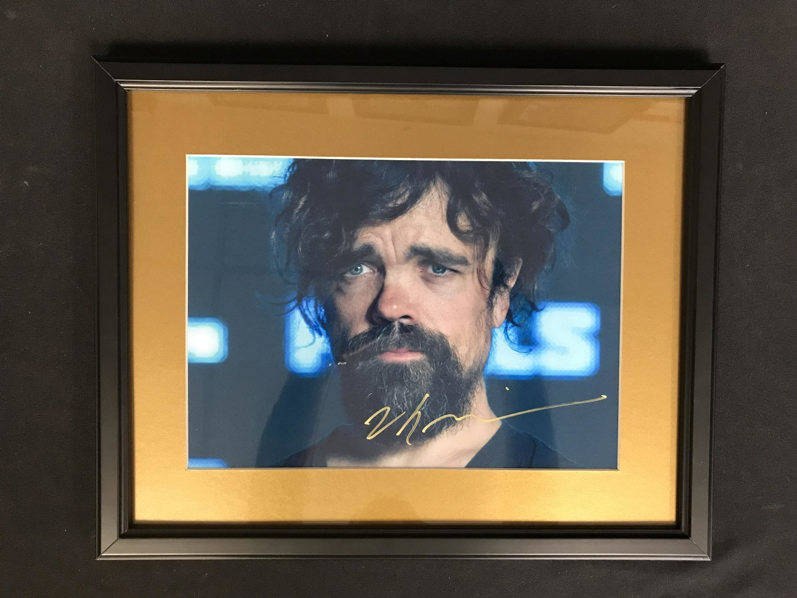 PETER DINKLAGE SIGNED AND FRAMED 8 X 10 (RA COA): PETER DINKLAGE SIGNED AND FRAMED 8 X 10 (RA COA)