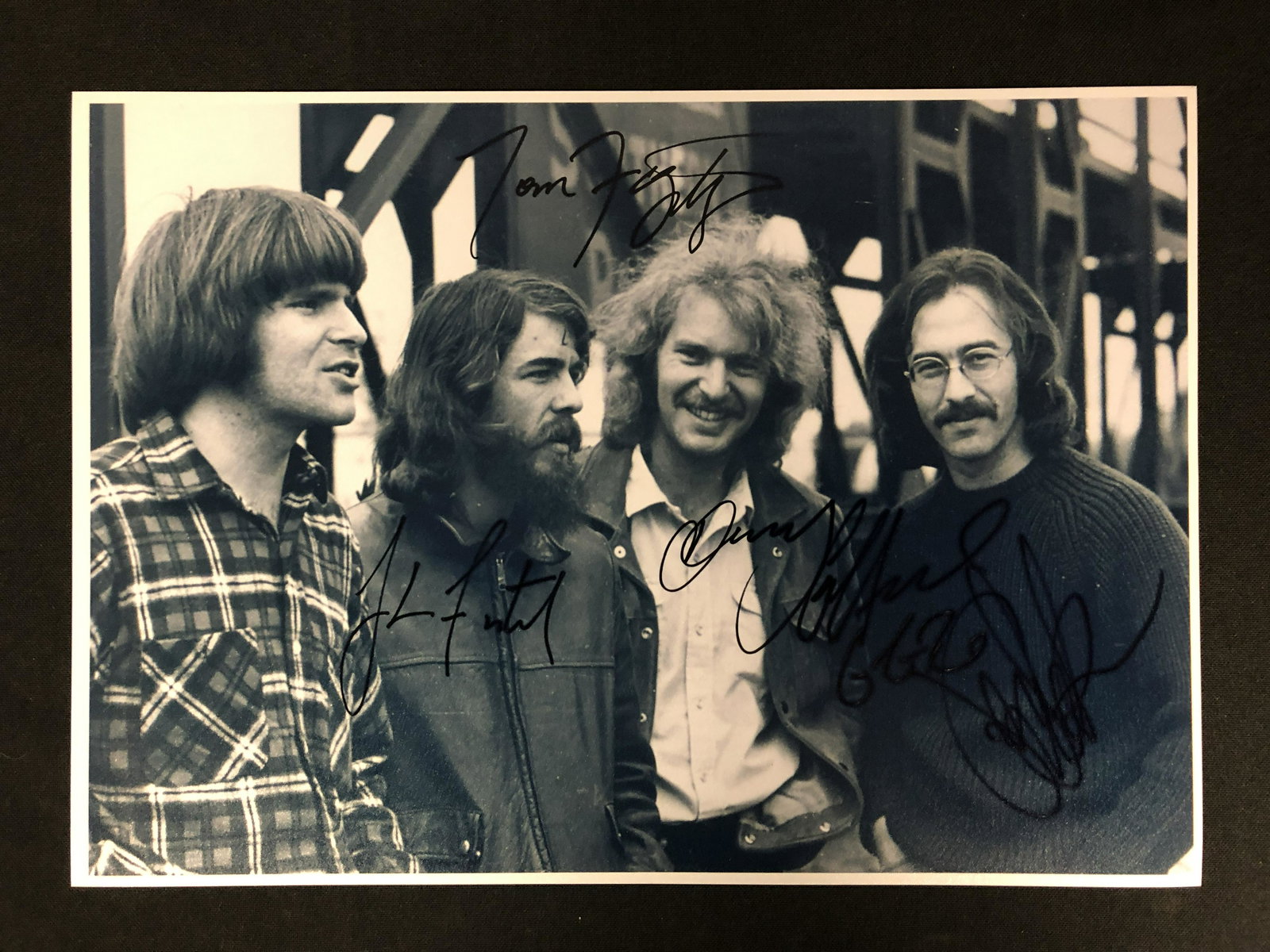 CREEDANCE CLEARWATER REVIVAL BAND SIGNED 8 X10 ( RA COA: CREEDANCE CLEARWATER REVIVAL BAND SIGNED 8 X10 ( RA COA)
