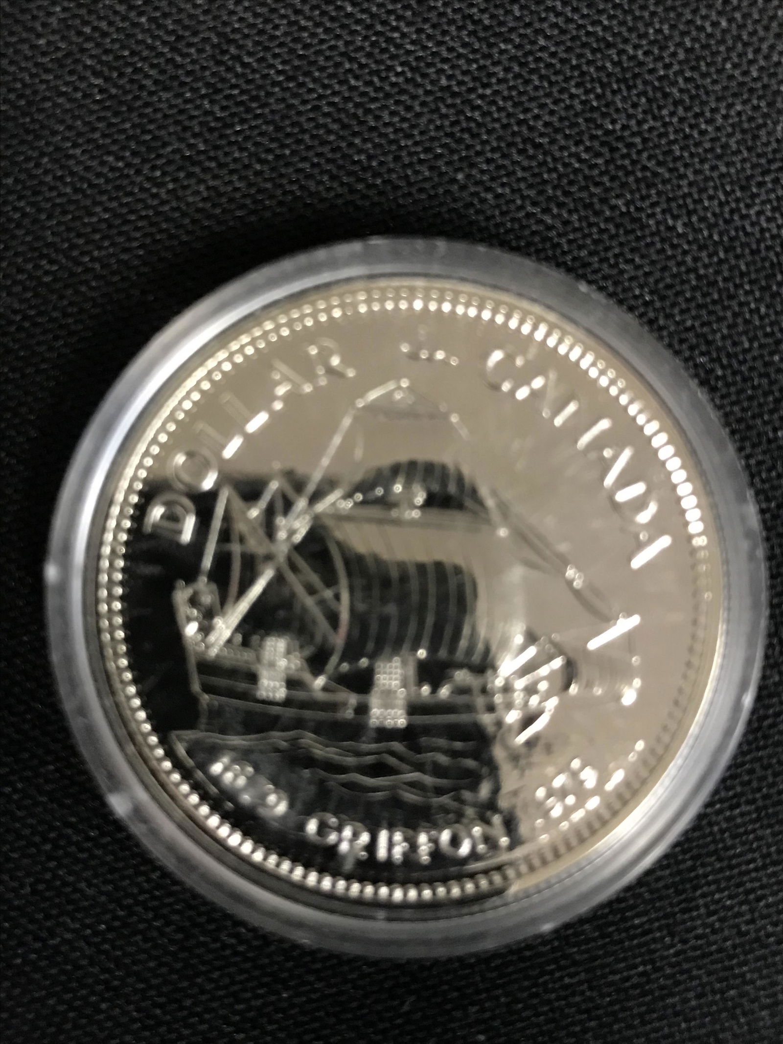 1979  CANADIAN SILVER DOLLAR {MADE OF SILVER NOT NICKEL (1 of 1)