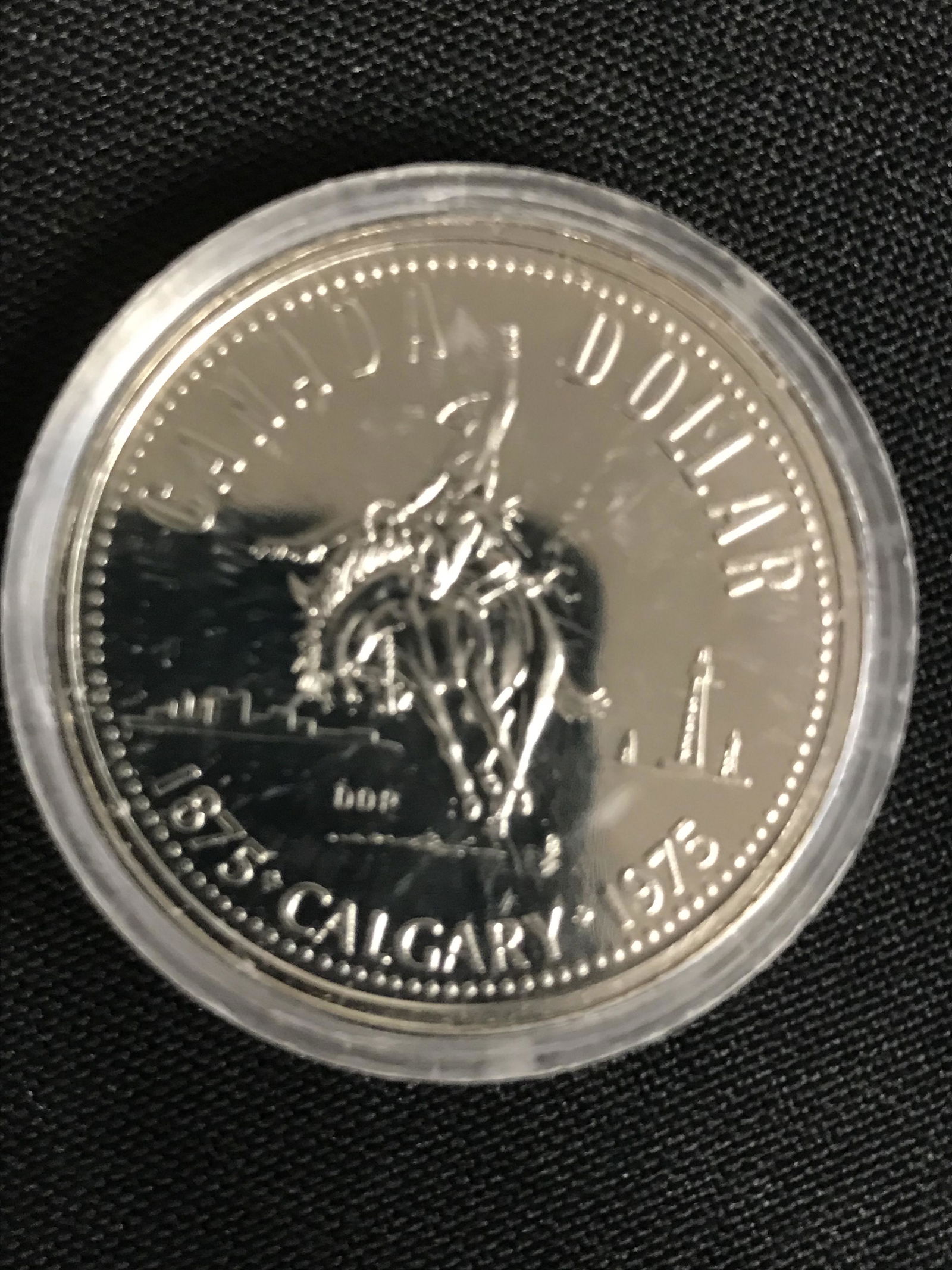1975  CANADIAN SILVER DOLLAR {MADE OF SILVER NOT NICKEL (1 of 1)