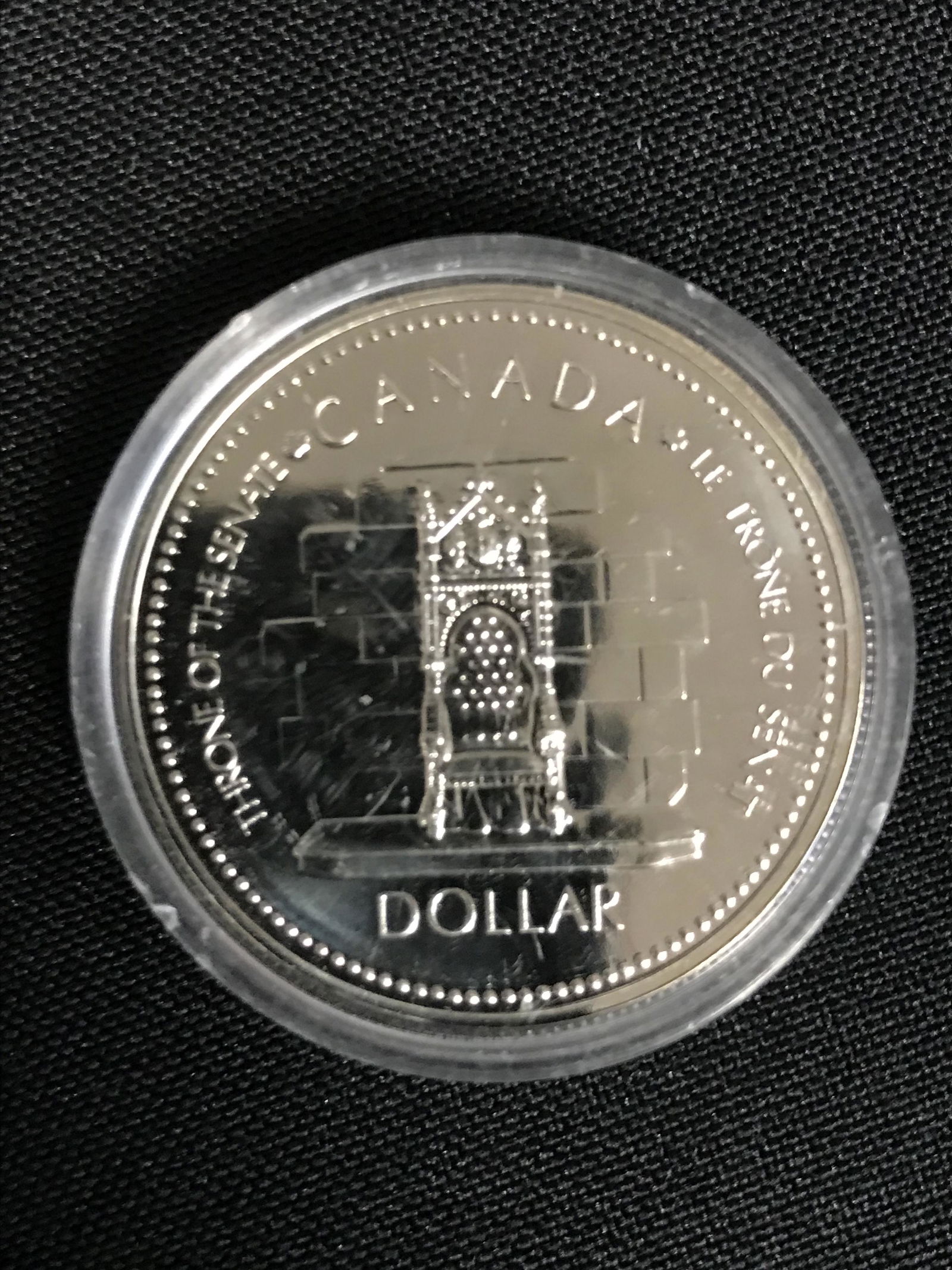 1977  CANADIAN SILVER DOLLAR {MADE OF SILVER NOT NICKEL (1 of 1)