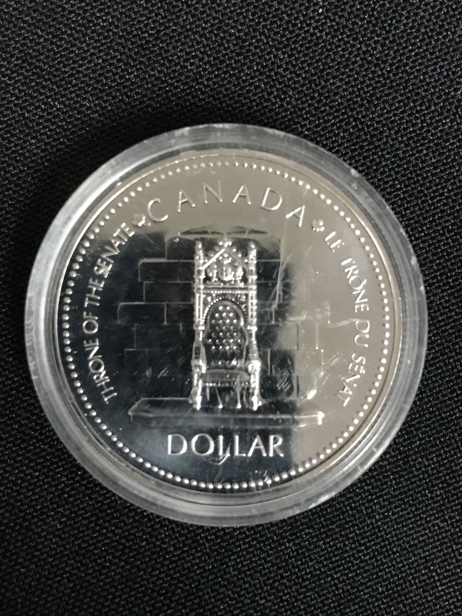 1977  CANADIAN SILVER DOLLAR {MADE OF SILVER NOT NICKEL (1 of 1)