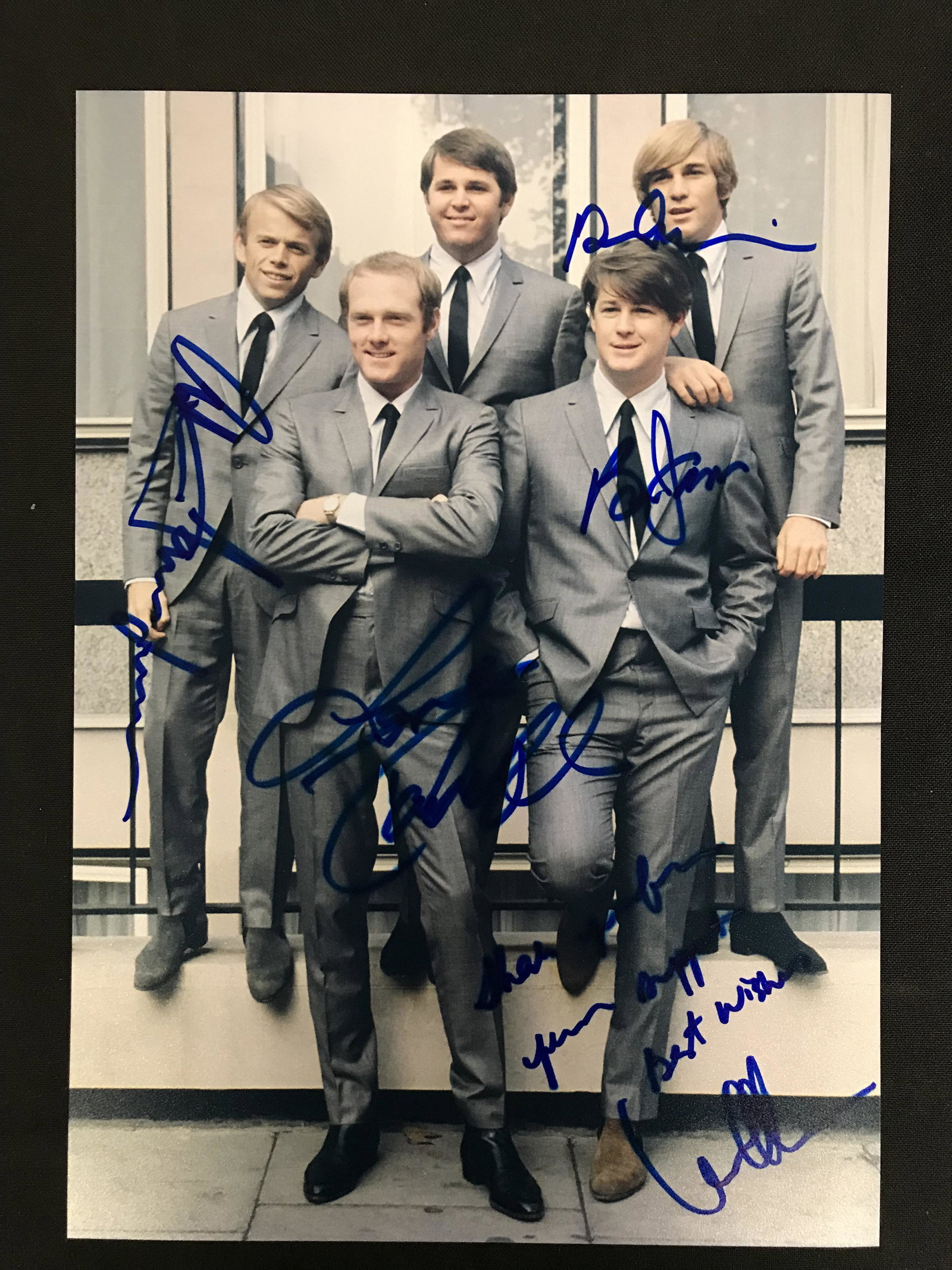 BEACH BOYS BAND SIGNED AND FRAMED 8 X 10 (RA COA): BEACH BOYS BAND SIGNED AND FRAMED 8 X 10 (RA COA)