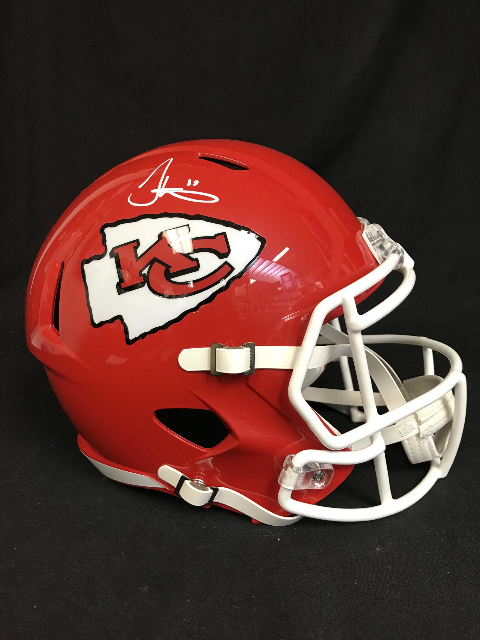 TYREEK HILS SIGNED HC CHIEFS FULL SIZE SPEED HELMET (1 of 4)