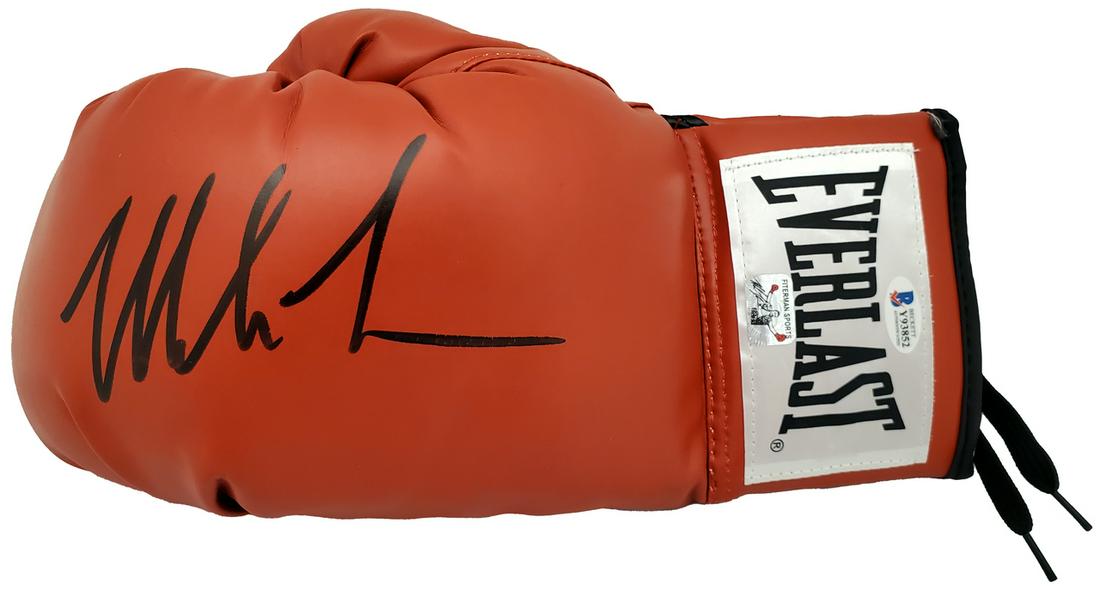 MIKE TYSON SIGNED EVERLAST BOXING GLOVE (BECKETT COA): MIKE TYSON SIGNED EVERLAST BOXING GLOVE (BECKETT COA)