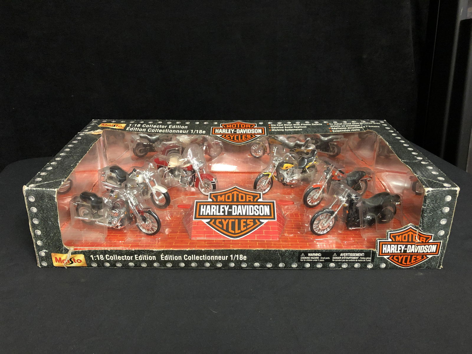 MAISTO HARLEY DAVIDSON 1:18 COLLECTOR EDITION (1 of 1)
