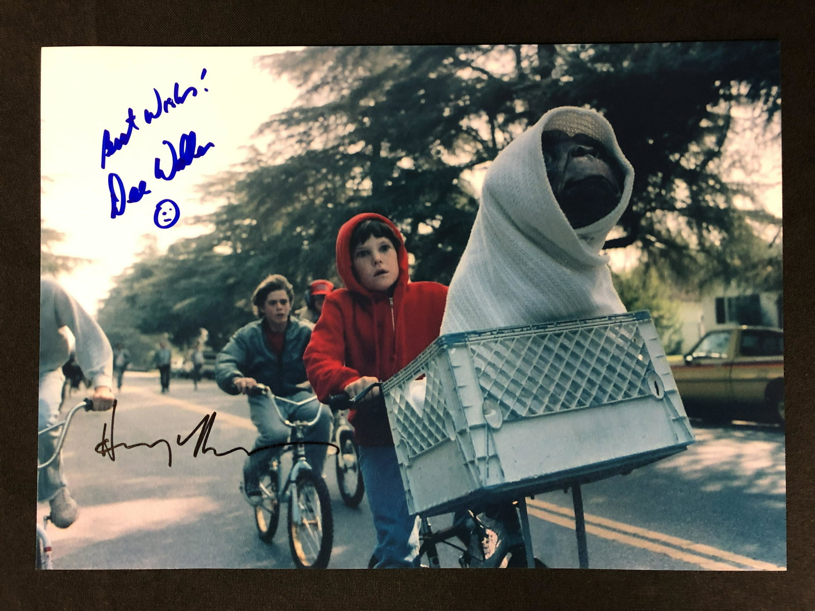 HENRY THOMAS SIGNED 8X10 PHOTO (RA COA): HENRY THOMAS SIGNED 8X10 PHOTO (RA COA)