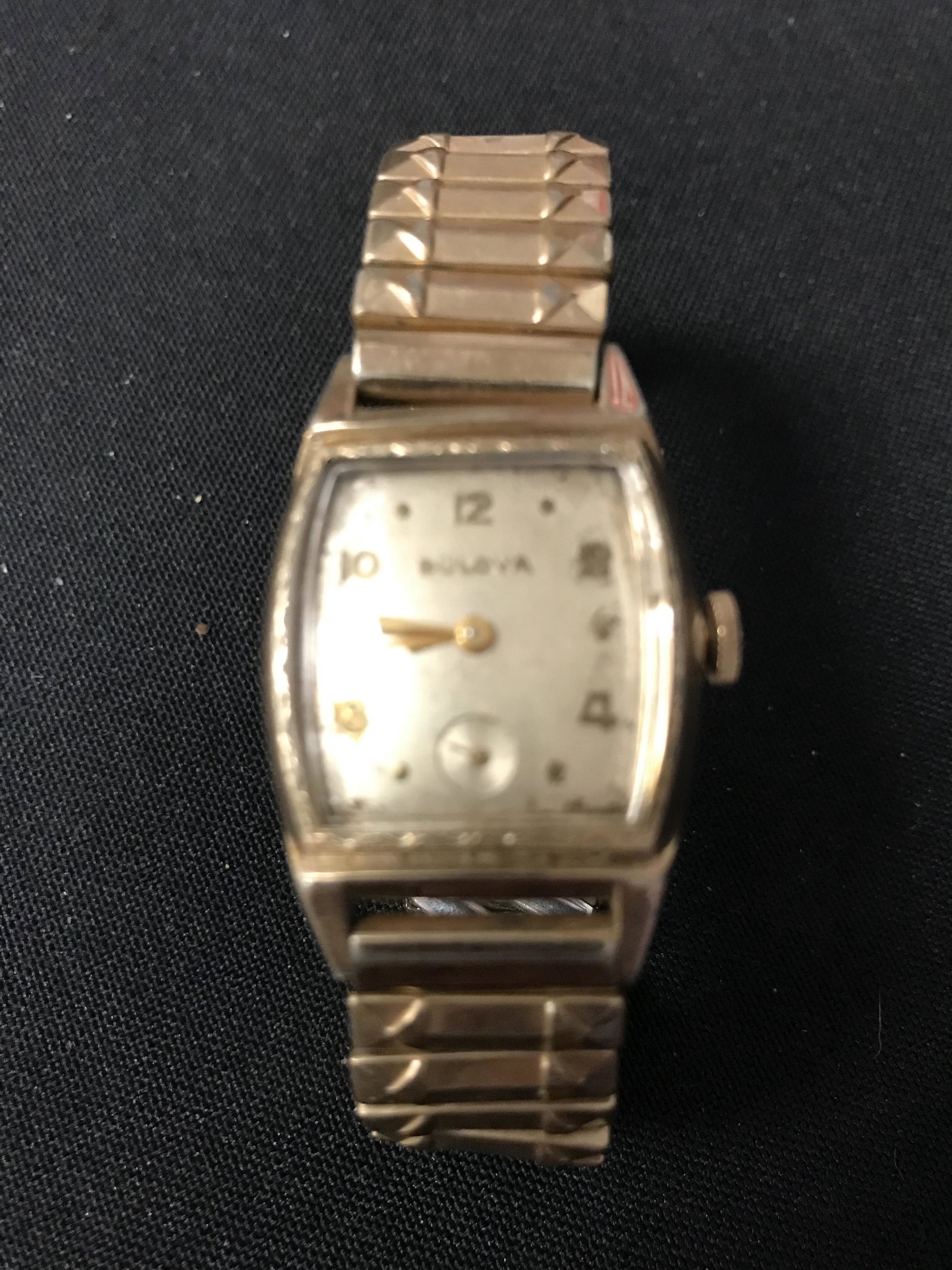 VINTAGE MENS 1940s BULOVA CUSHION WATCH WITH SUB SECOND: VINTAGE MENS 1940s BULOVA CUSHION WATCH WITH SUB SECONDS