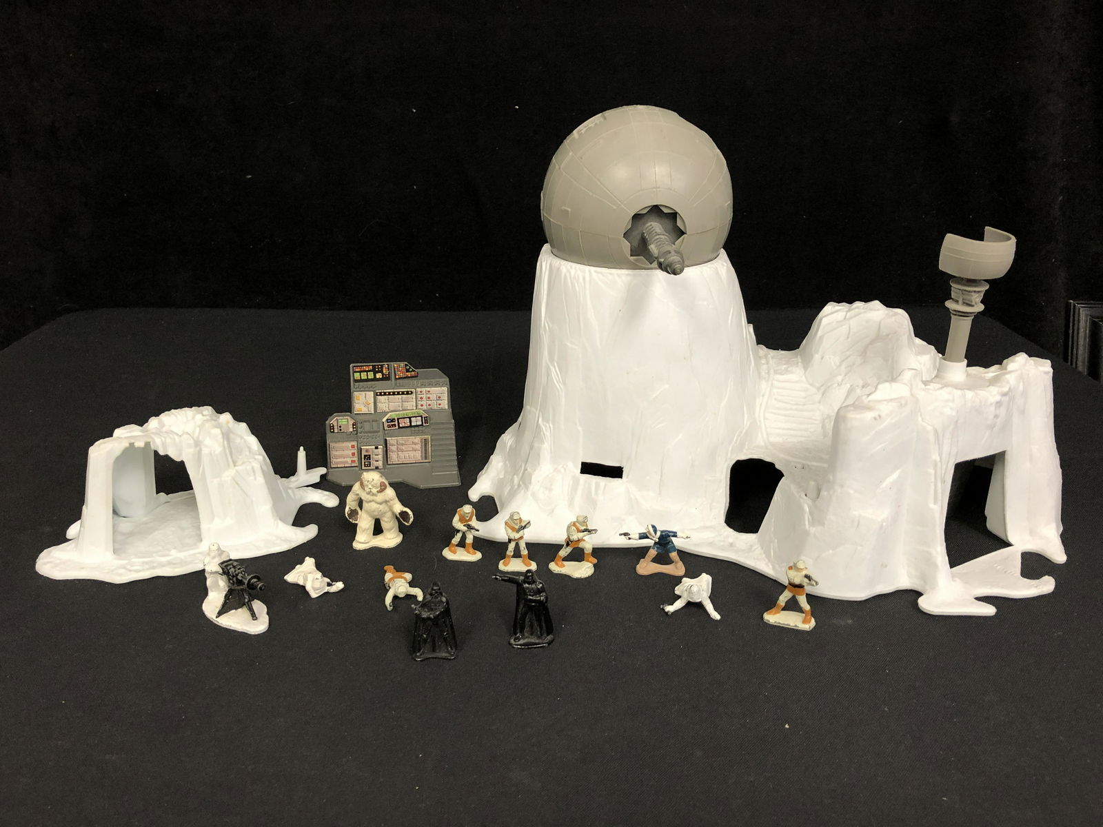 1982 STAR WARS MICRO COLLECTIONS HOTH ION CANNON/ HOTH (1 of 2)