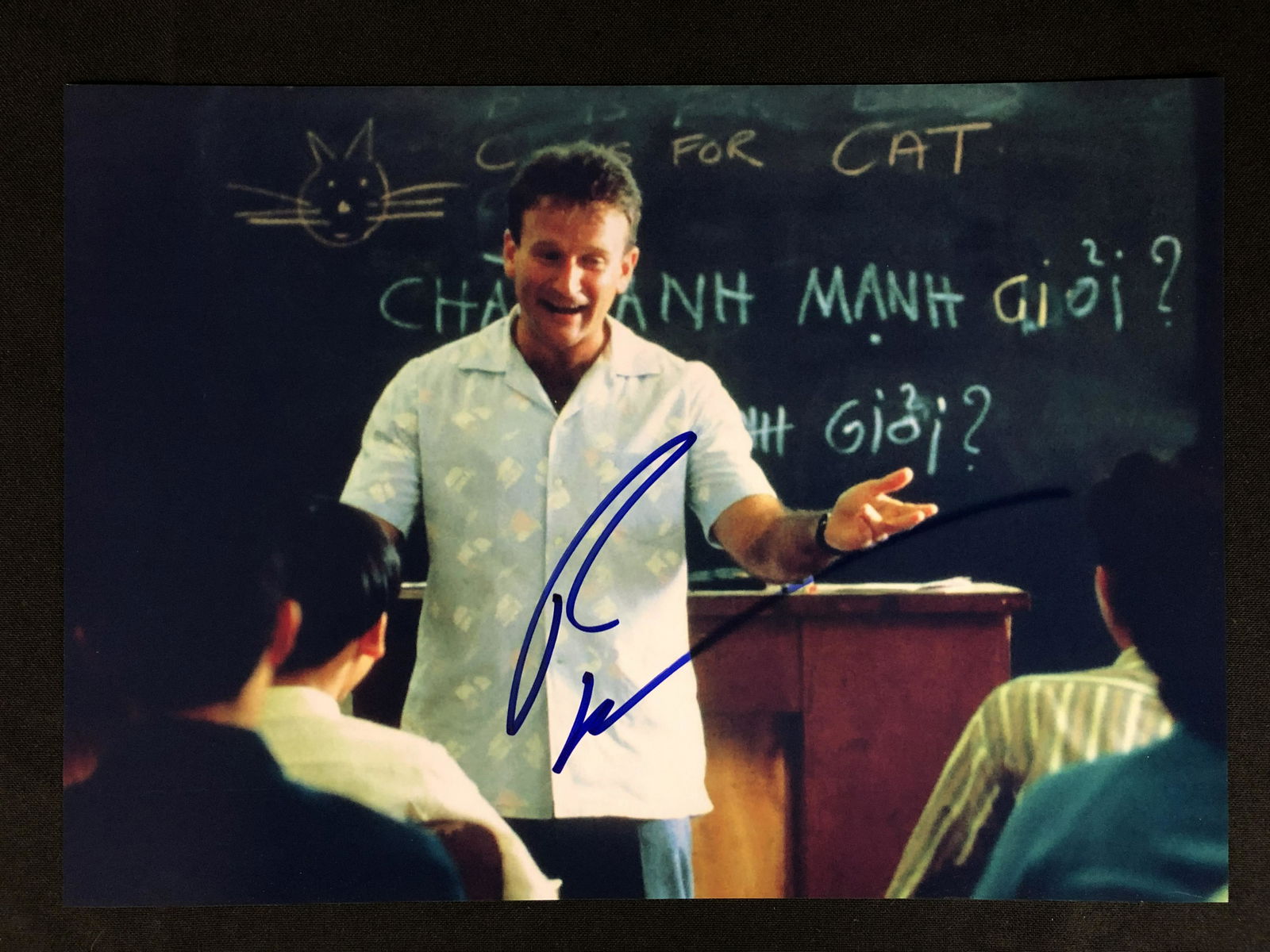 ROBIN WILLIAMS SIGNED GOOD MORNING VIETNAM 8X10 FRAMED (1 of 3)