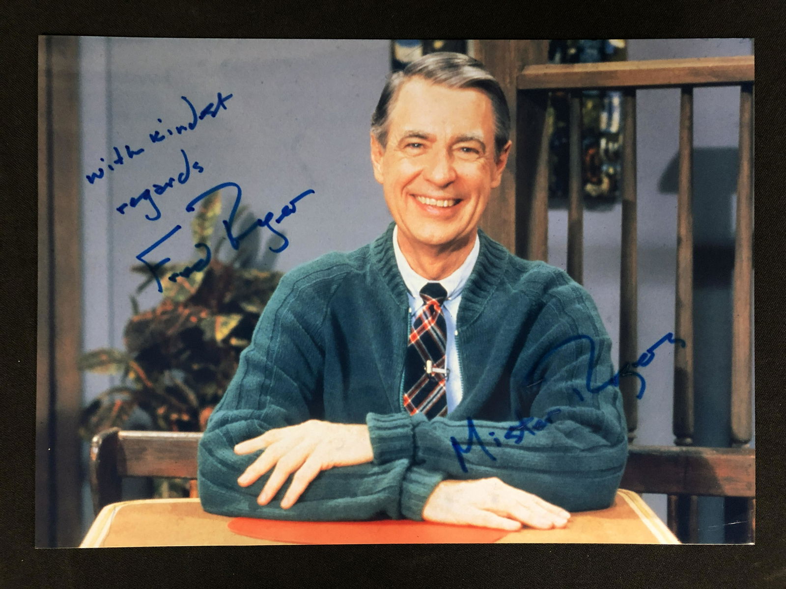 FRED ROGERS SIGNED 8X10 PHOTO (RA COA) (1 of 3)