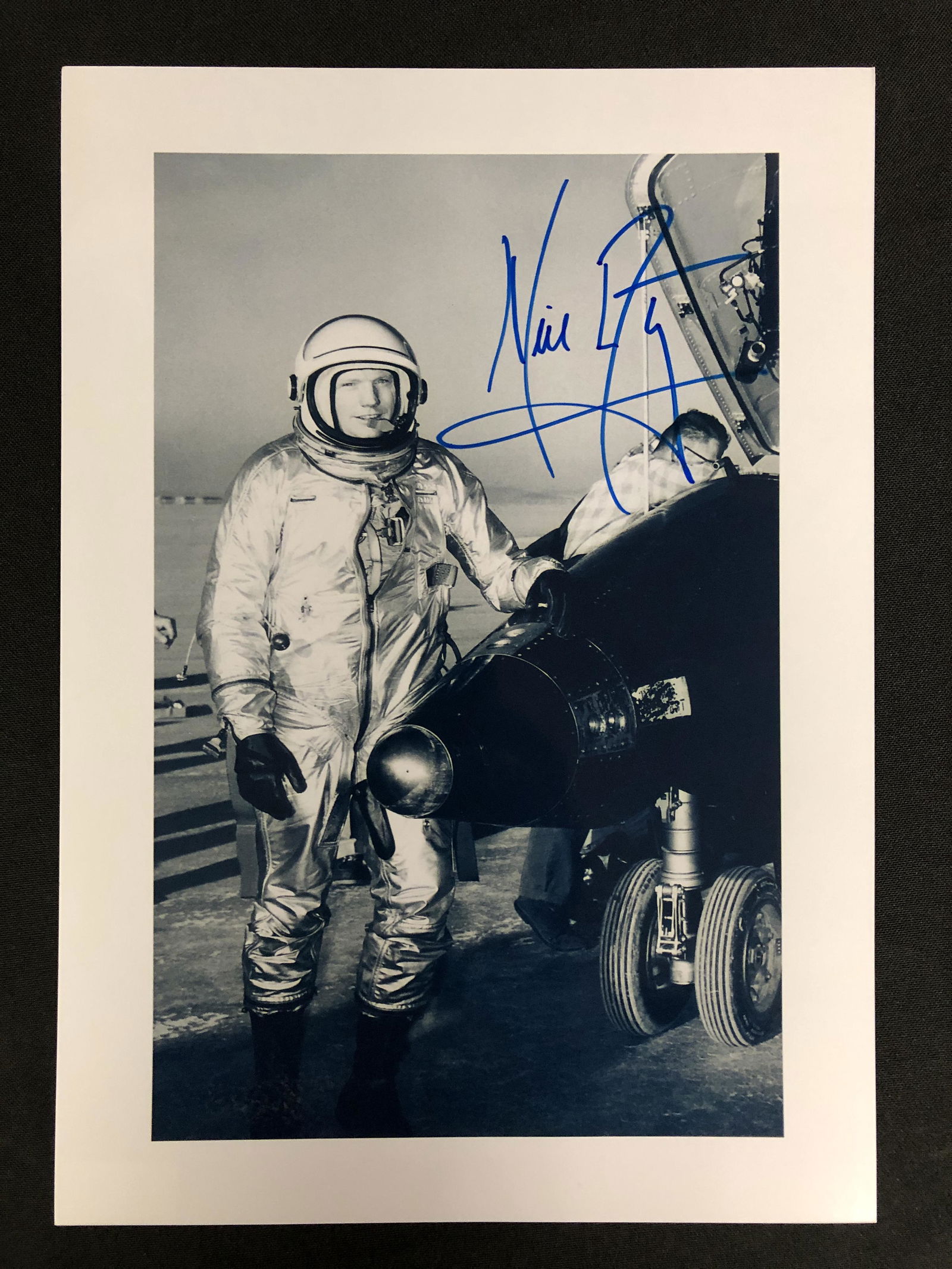NEIL ARMSTRONG SIGNED 8X10 PHOTO (RA COA) (1 of 3)