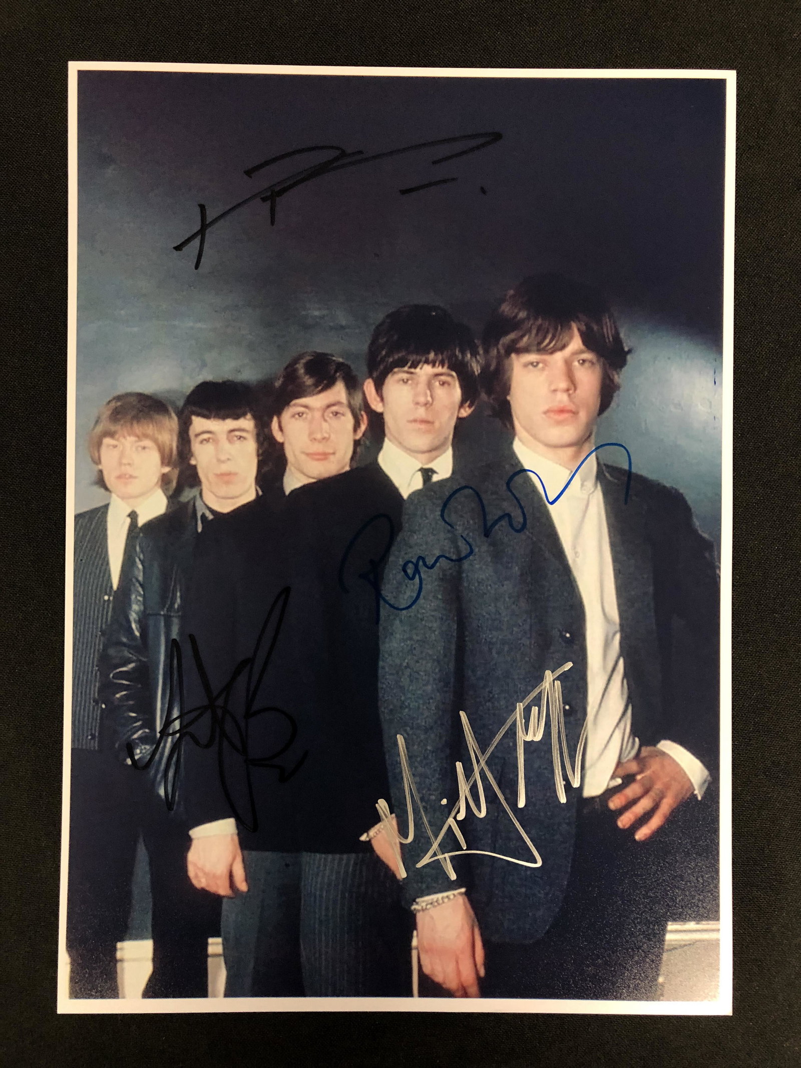 ROLLING STONES BAND SIGNED 8X10 PHOTO (RA COA): ROLLING STONES BAND SIGNED 8X10 PHOTO (RA COA)