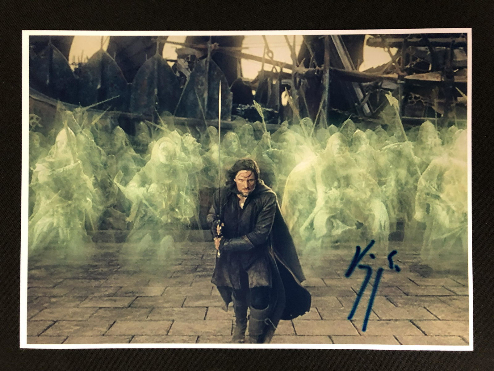 VIGGO MORTENSEN SIGNED 8X10 LORD OF THE RINGS PHOTO (RA: VIGGO MORTENSEN SIGNED 8X10 LORD OF THE RINGS PHOTO (RA COA)