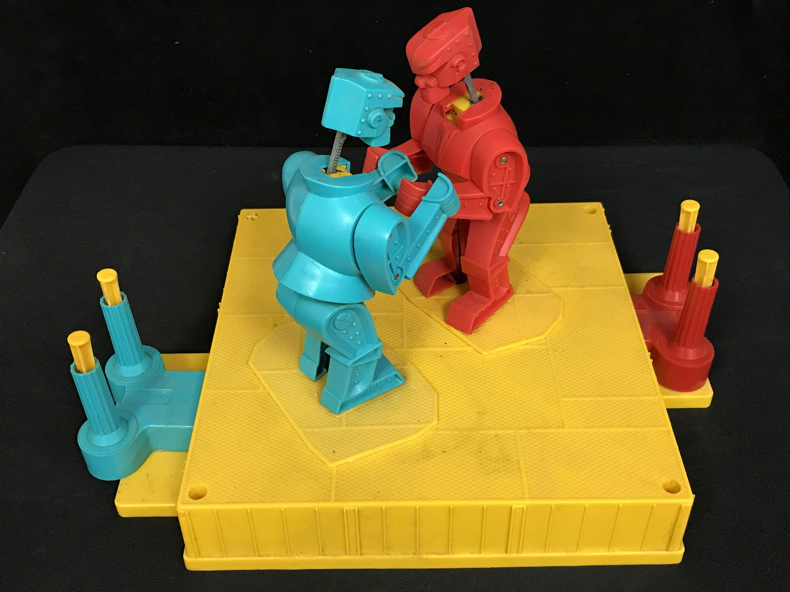 VINTAGE ROCK EM SOCK EM ROBOTS (1 of 1)