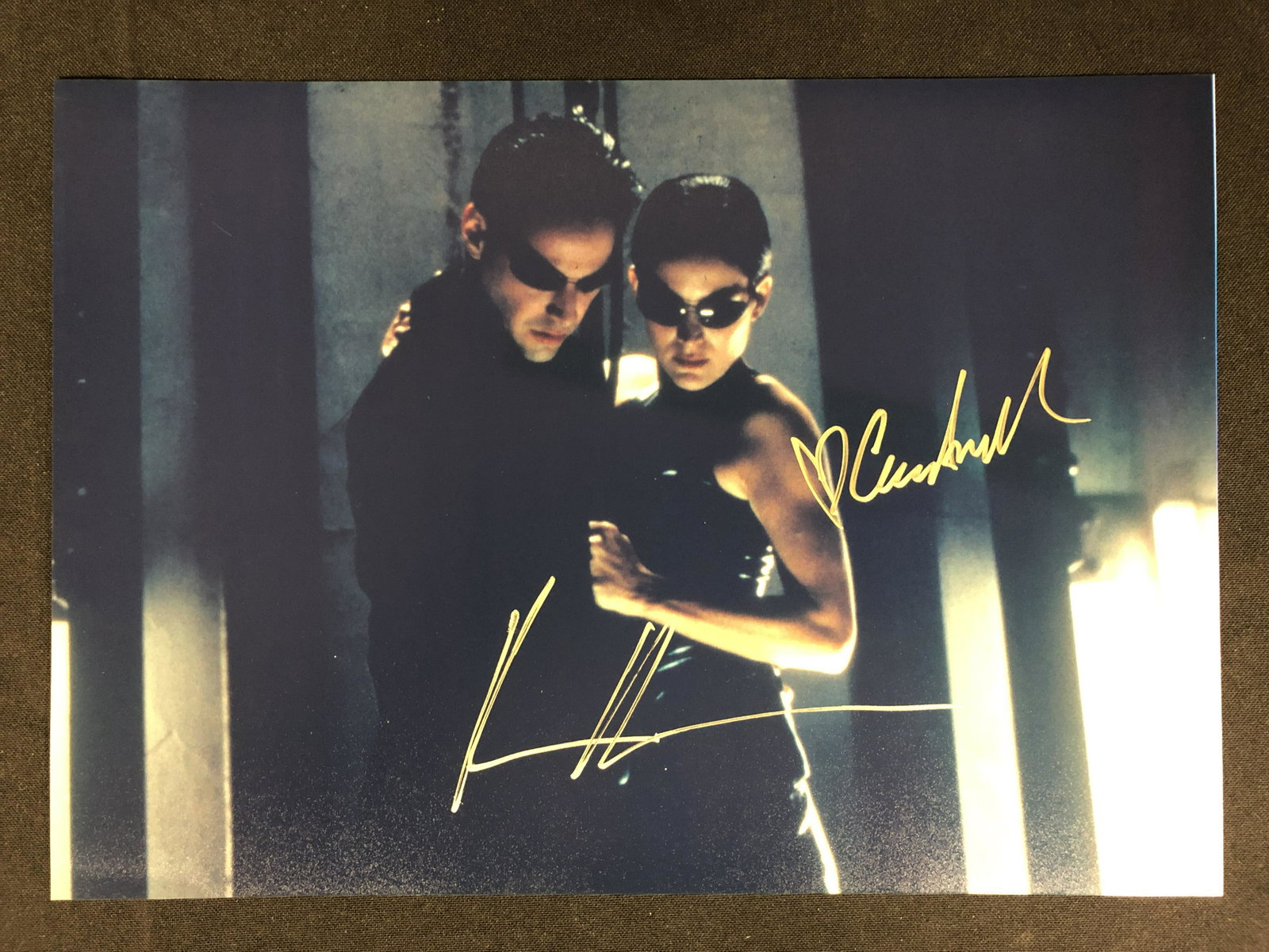 KEANNU REEVES AND CARRIE ANN MOSS SIGNED THE MATRIX 8 X: KEANNU REEVES AND CARRIE ANN MOSS SIGNED THE MATRIX 8 X 10 (RA COA)