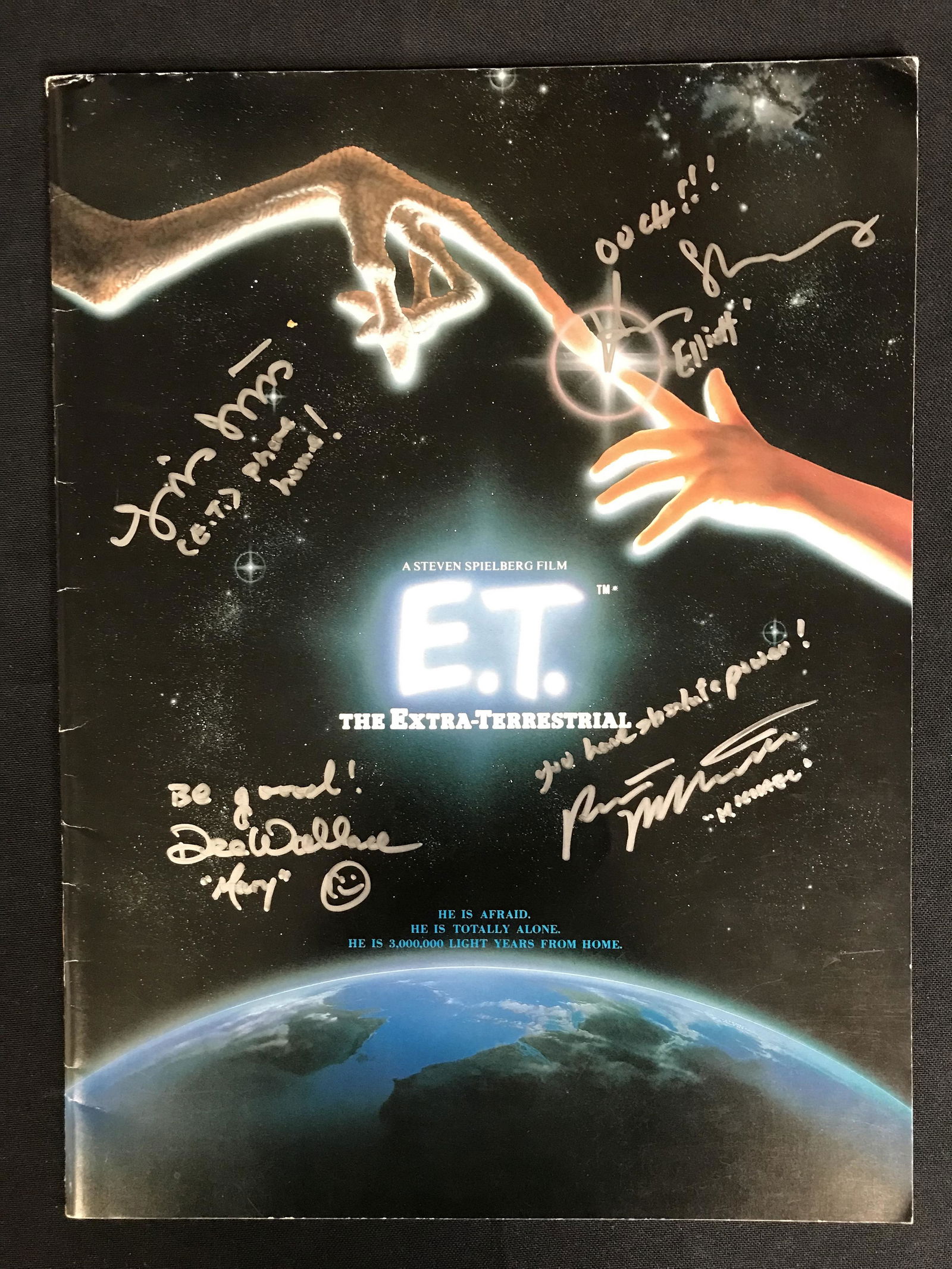 E.T CAST SIGNED MOVIE PROGRAM (RA COA) (1 of 3)