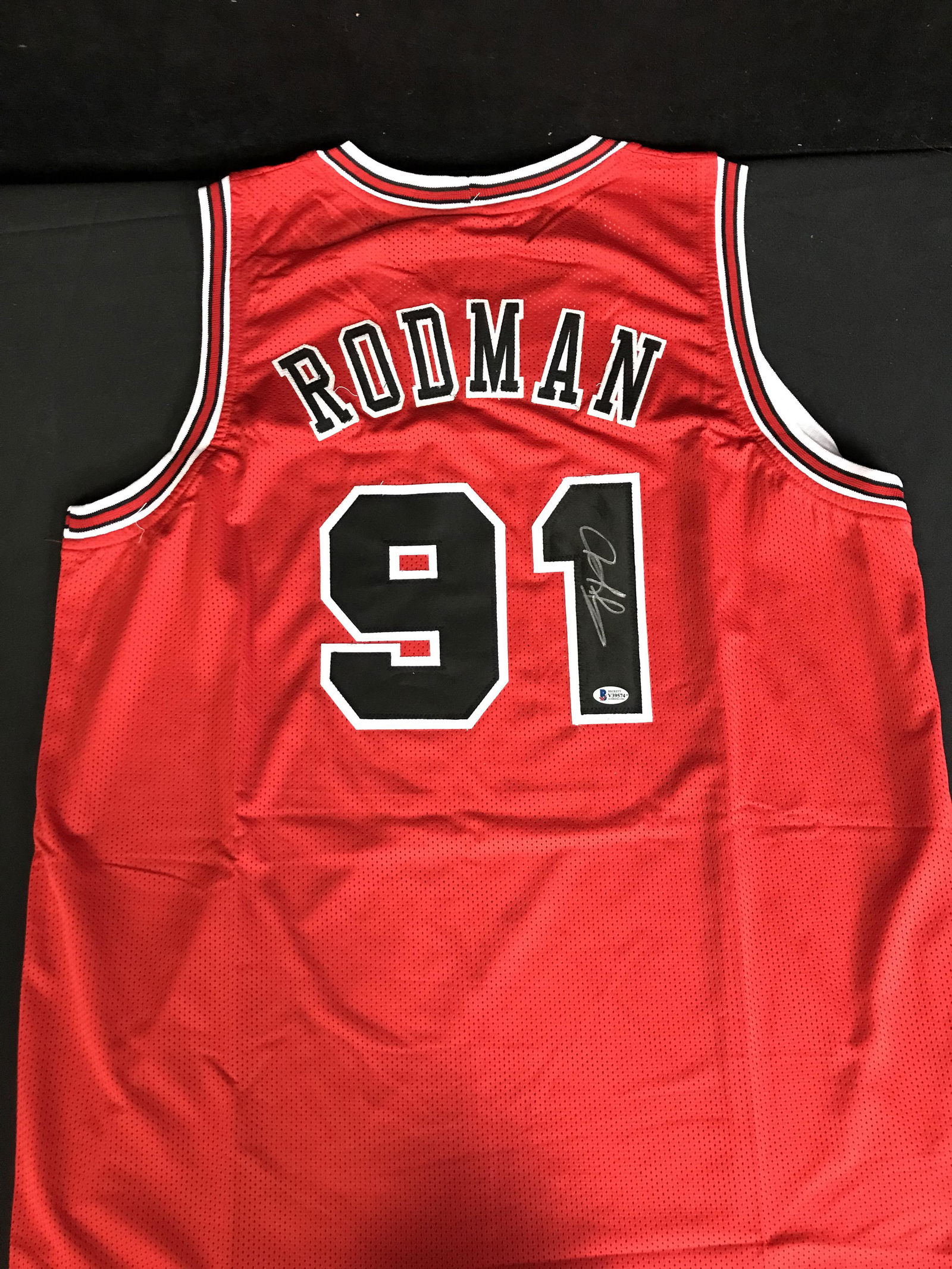 DENNIS RODMAN SIGNED CHICAGO BULLS JERSEY (BECKETT COA) (1 of 4)