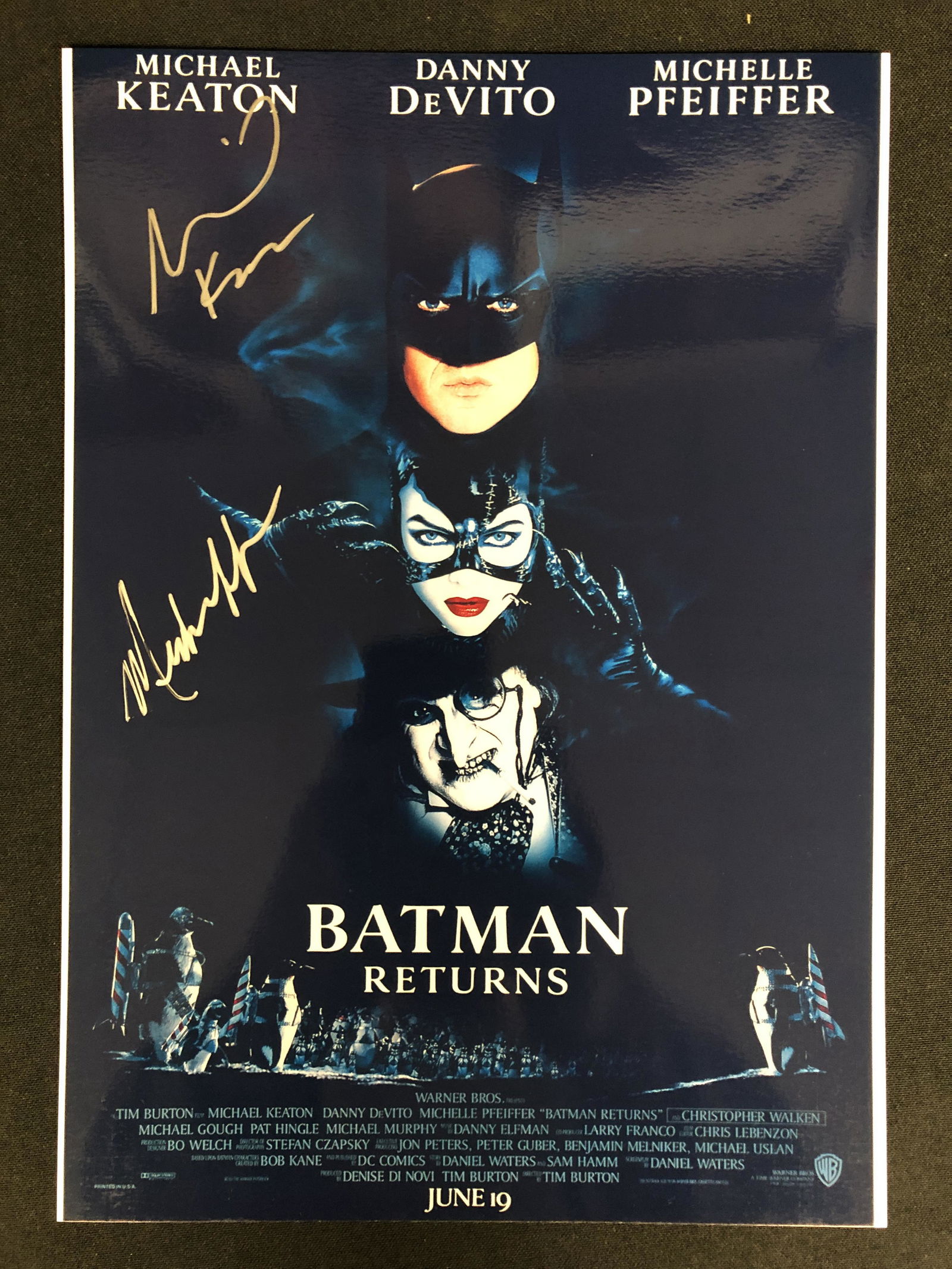 MICHAEL KEATON & MICHELLE PFEIFER SIGNED 8X10 BATMAN PO (1 of 3)