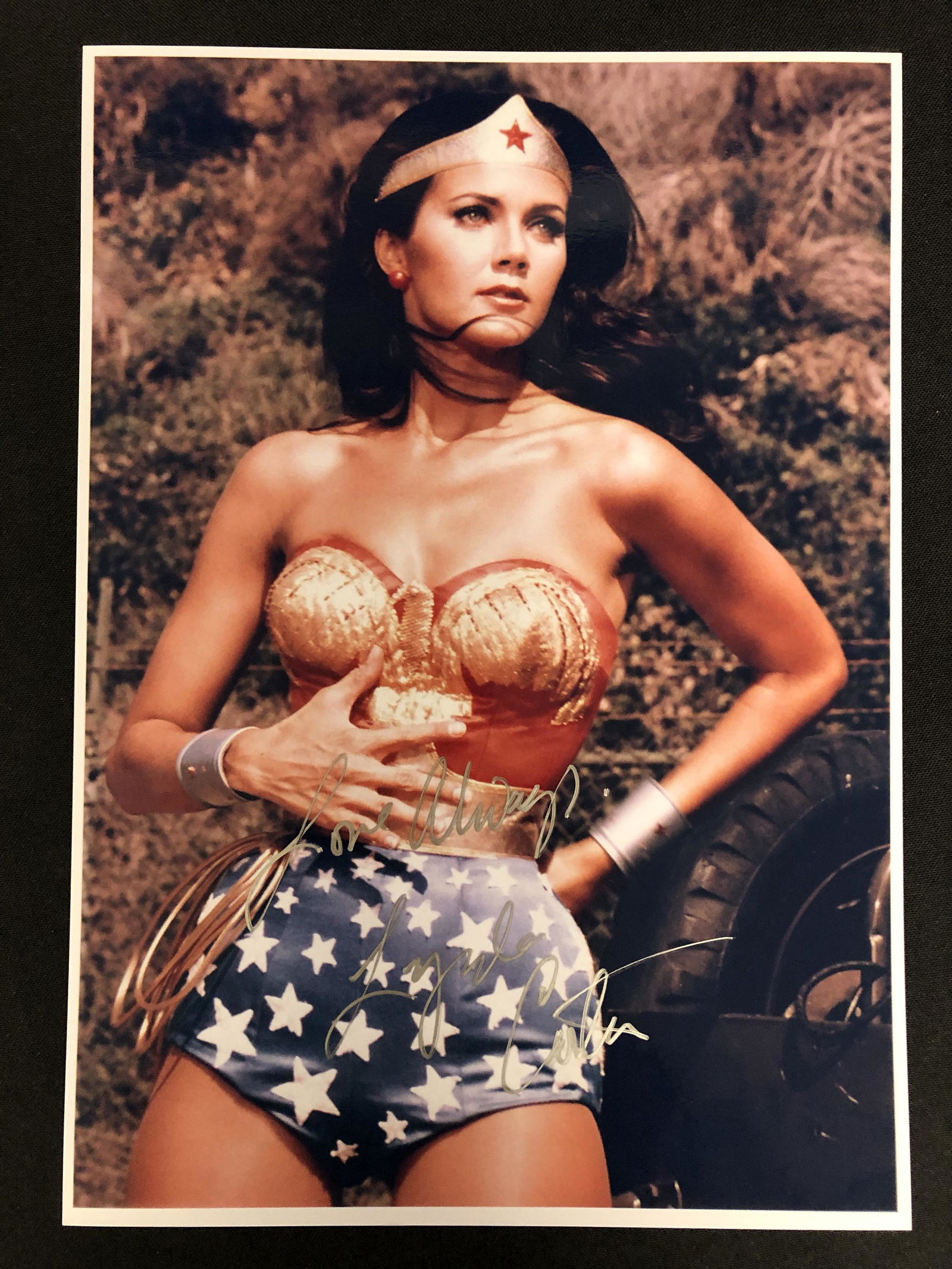 LYNDA CARTER SIGNED 8X10 PHOTO (RA COA) (1 of 3)