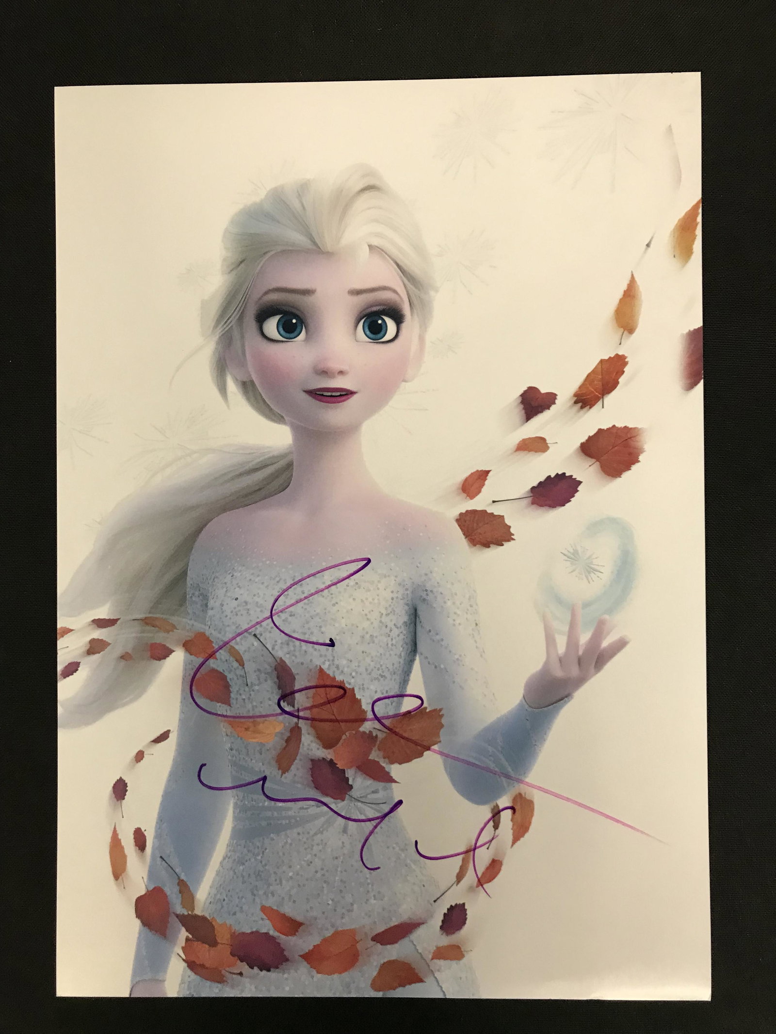 IDINA MENZEL SIGNED FROZEN 8 X 10 (RA COA): IDINA MENZEL SIGNED FROZEN 8 X 10 (RA COA)