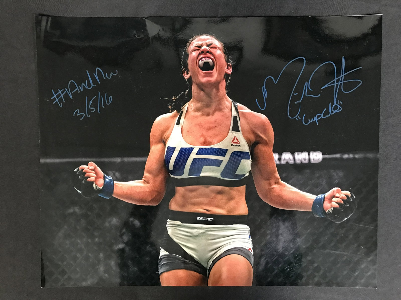 MIESHA TATE SIGNED 8X10 PHOTO: MIESHA TATE SIGNED 8X10 PHOTO